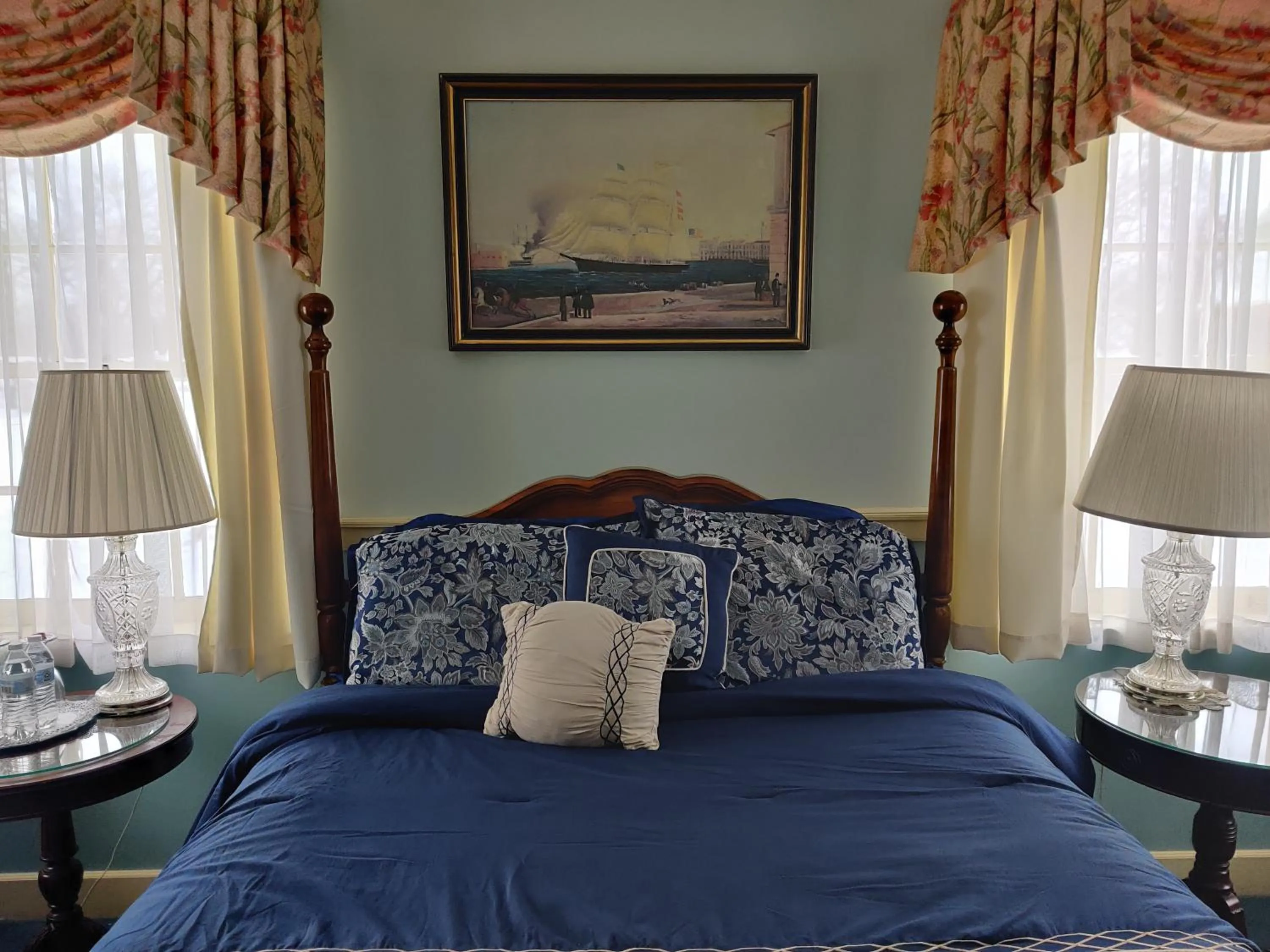 Bed in Montague Inn Bed & Breakfast