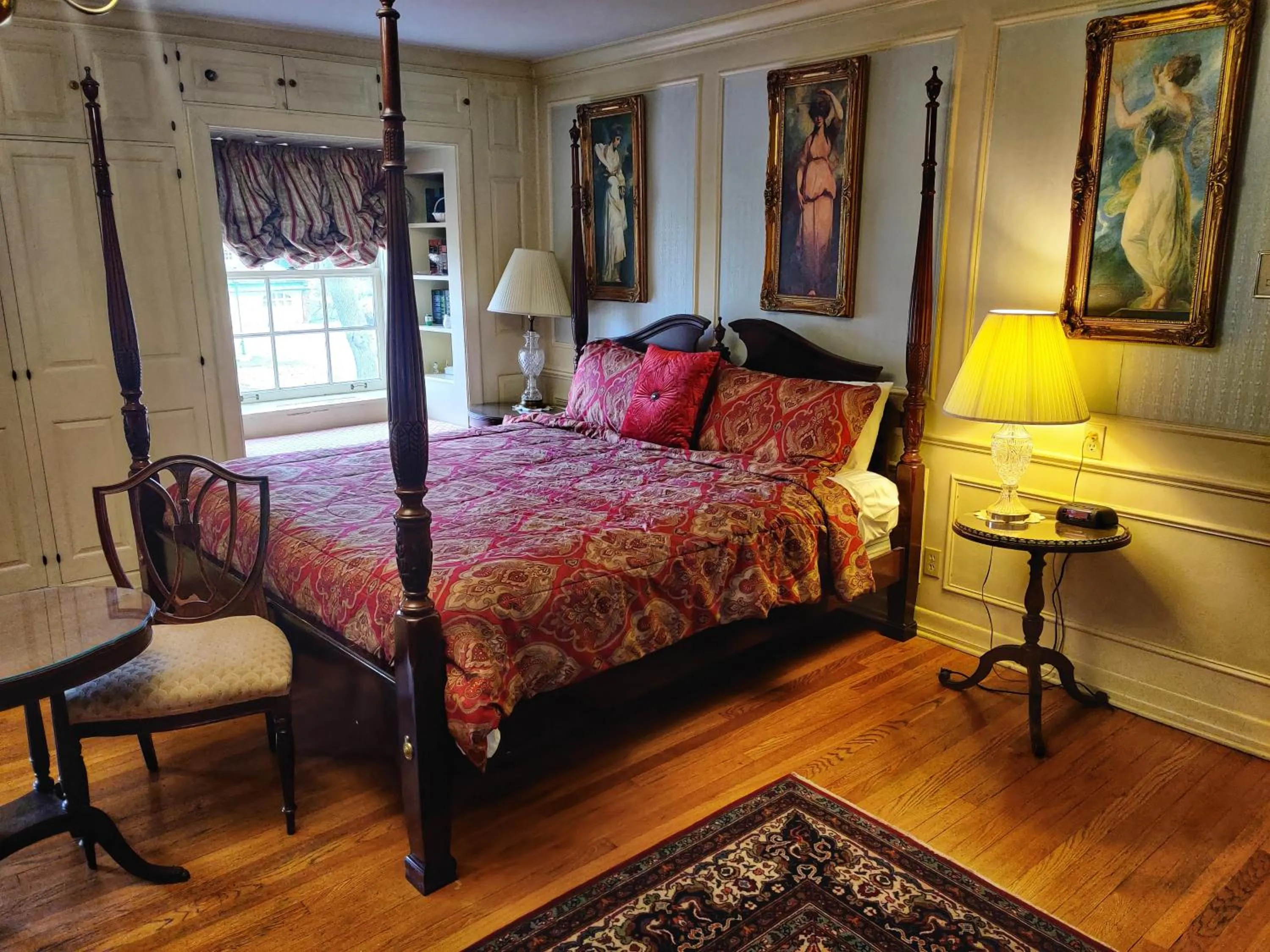 Bed in Montague Inn Bed & Breakfast