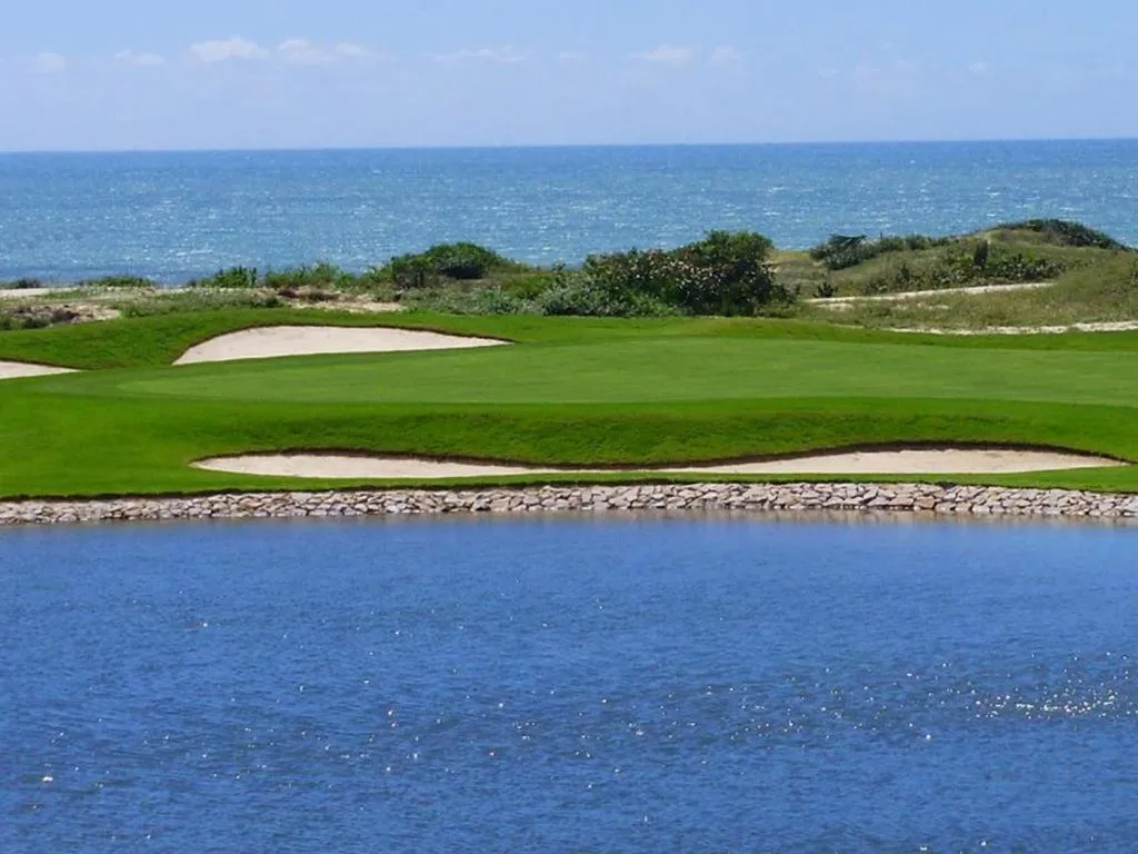 Dom Pedro Laguna Beach Resort & Golf