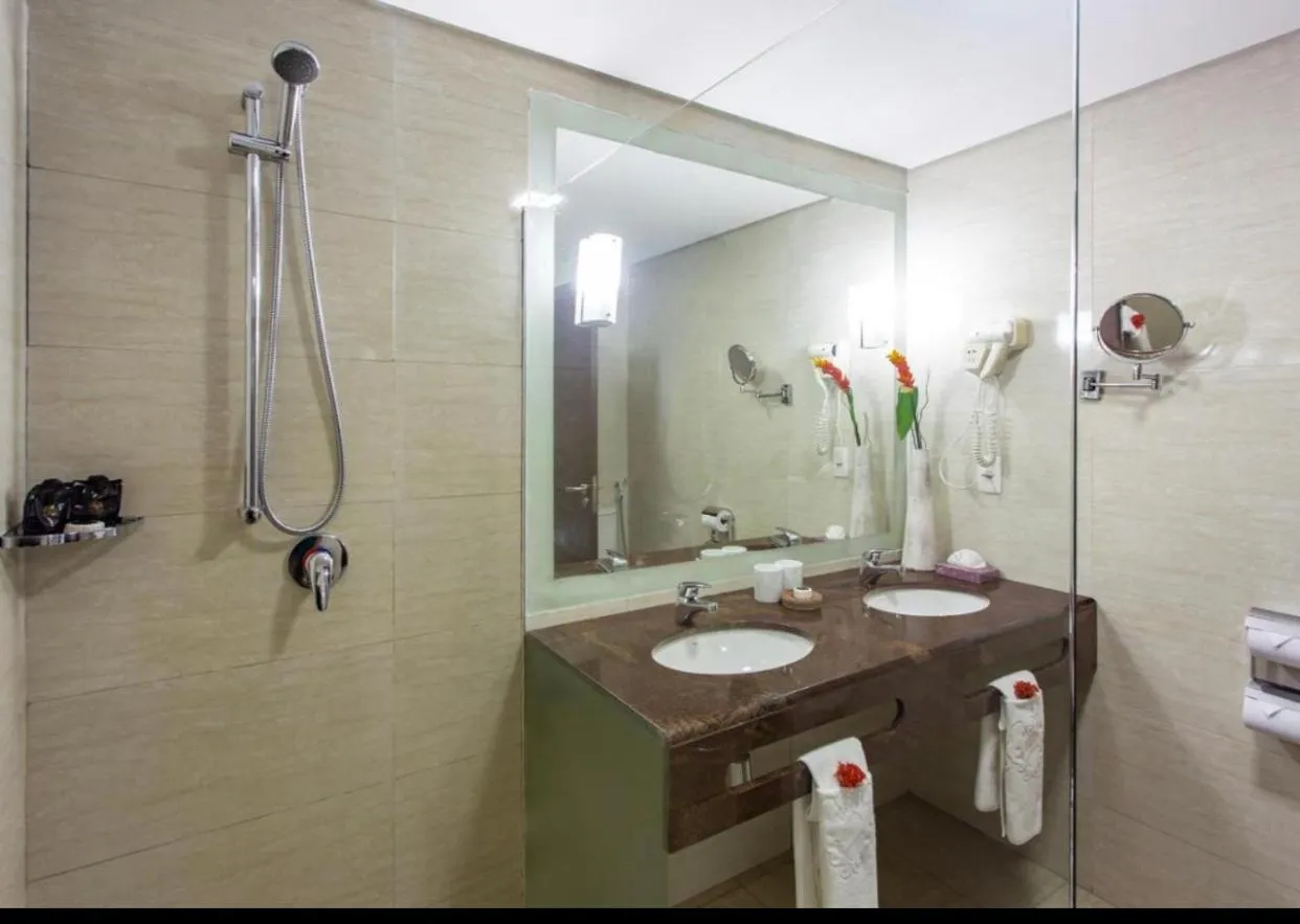 Dom Pedro Laguna Beach Resort & Golf