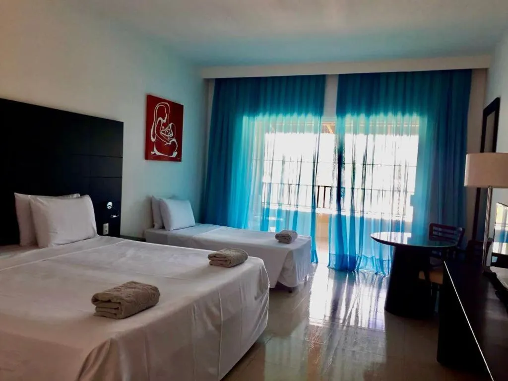 Dom Pedro Laguna Beach Resort & Golf