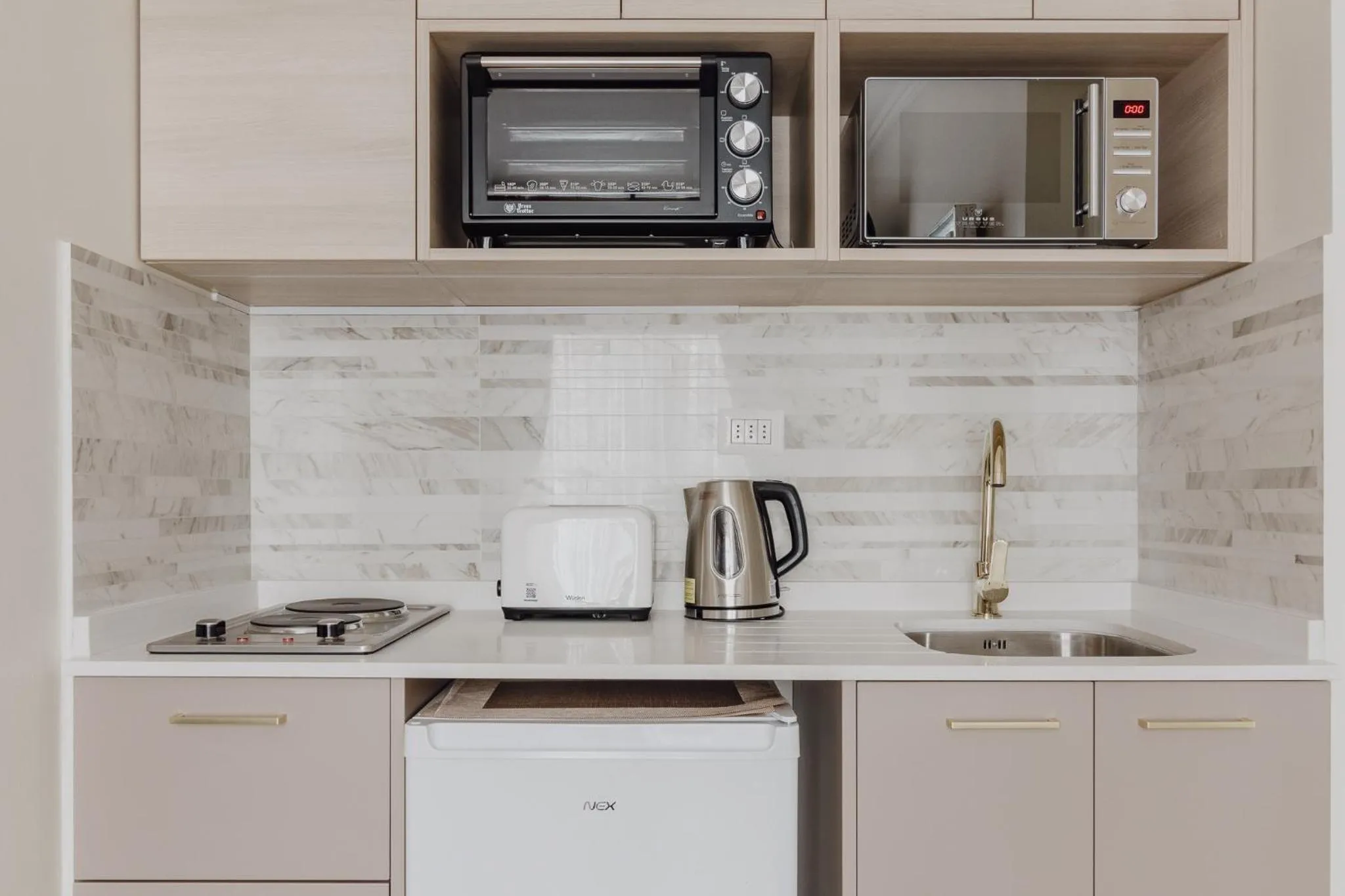 Coffee/tea facilities in Orly Suites