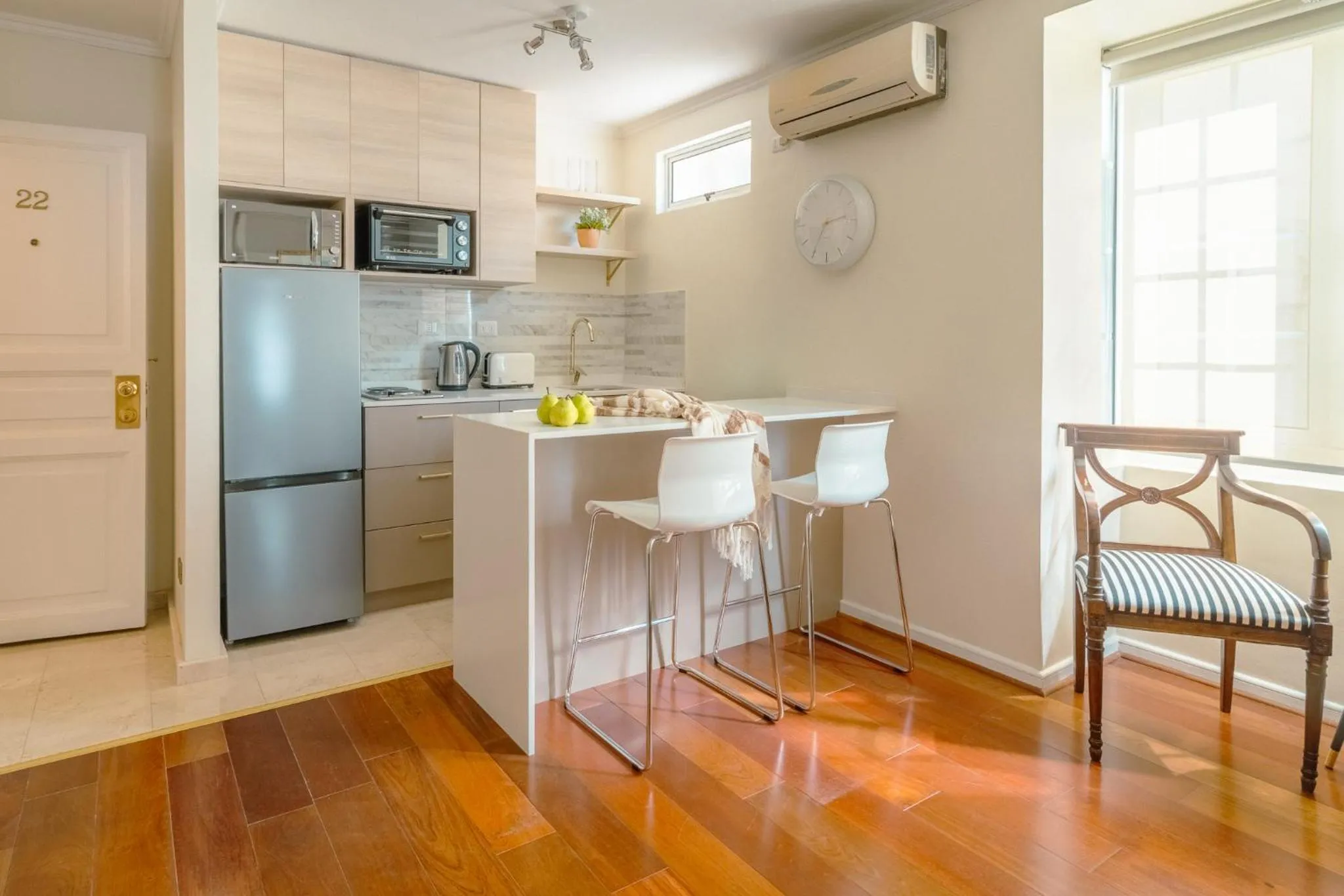 Dining area in Orly Suites