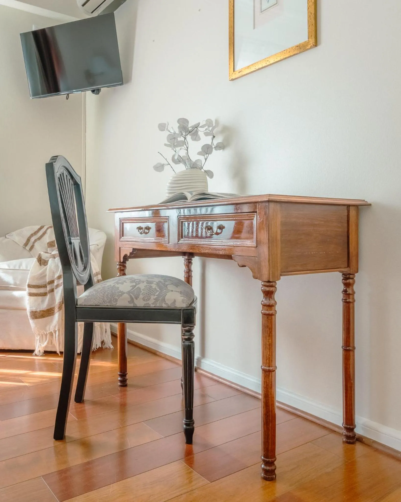 Bedroom in Orly Suites