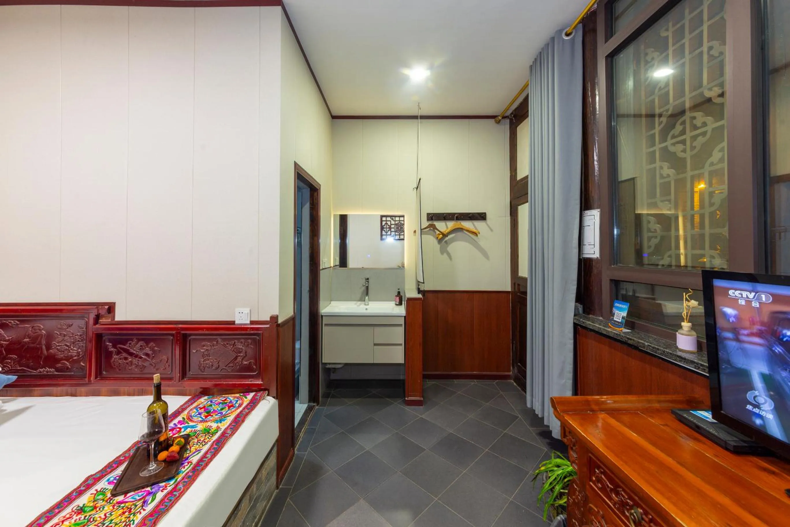 Photo of the whole room, Bed in Pingyao Harmony Hotel