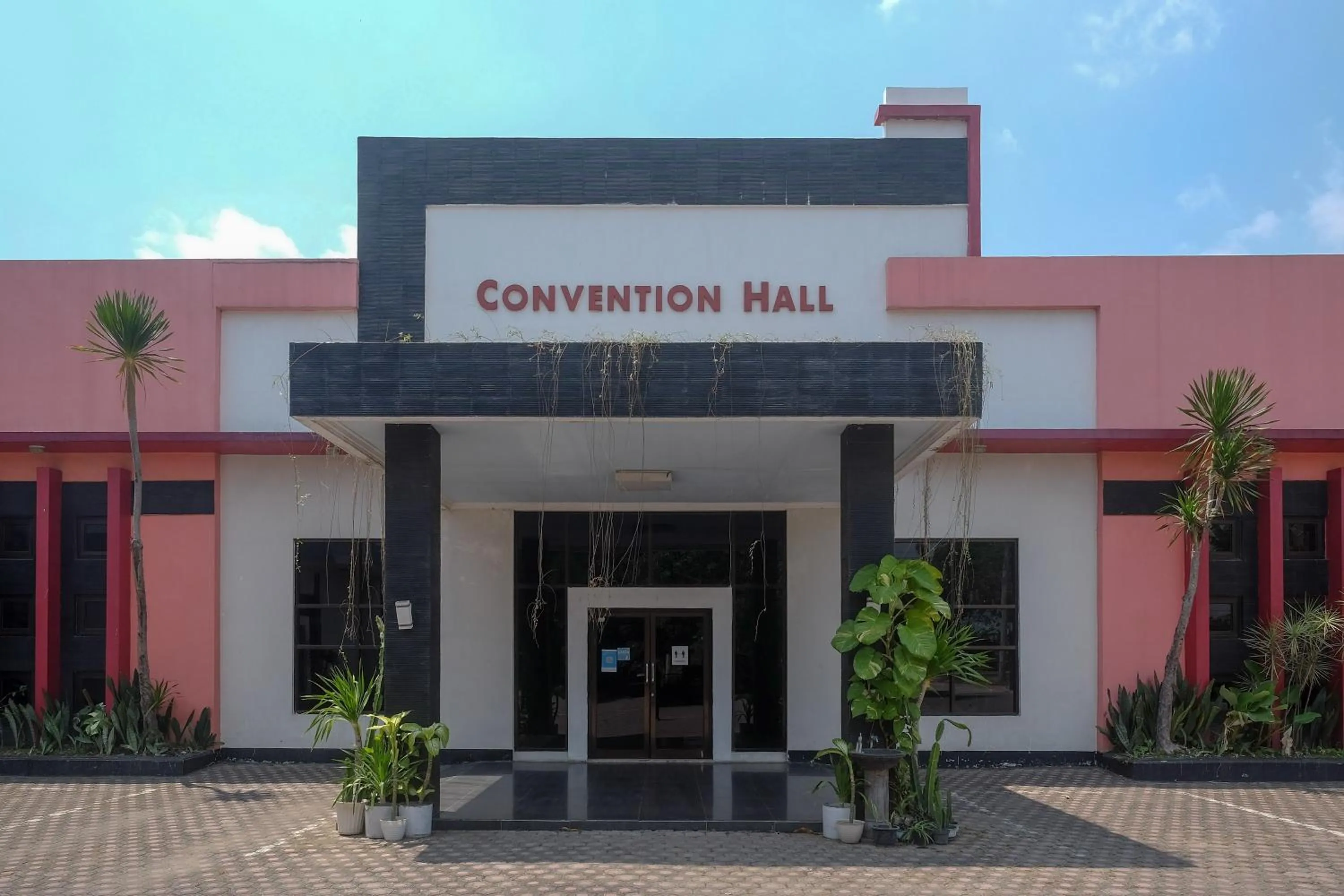 Property building in Urbanview Hotel Anggraeni Jatibarang