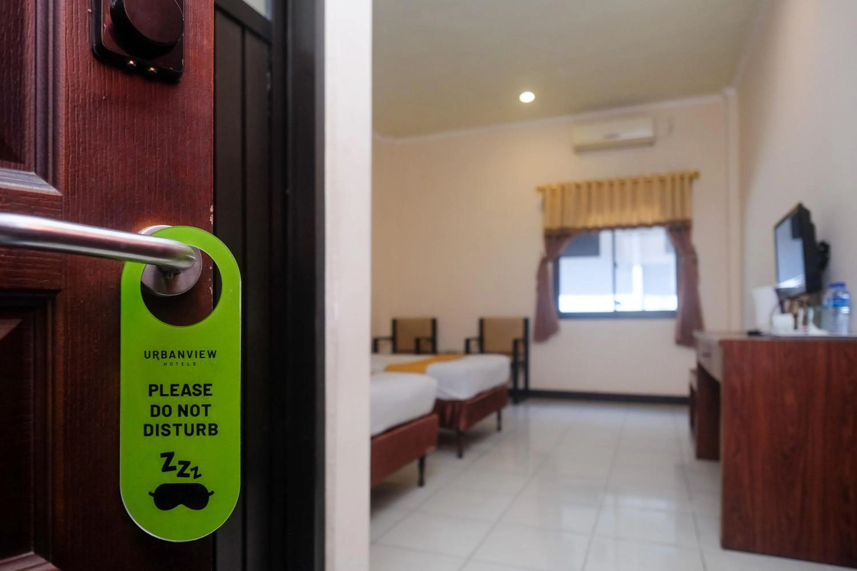 Bed in Urbanview Hotel Anggraeni Jatibarang