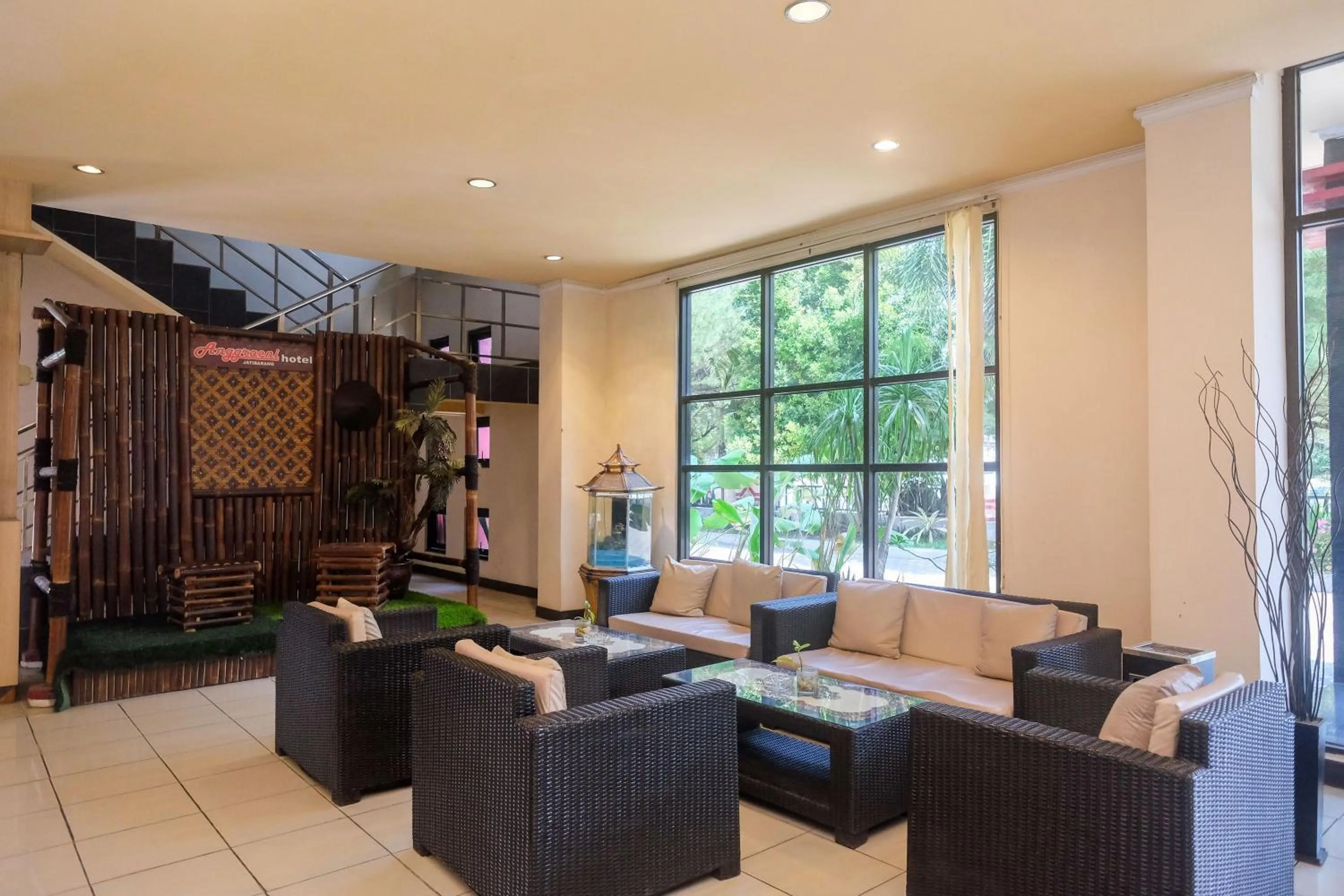 Seating area in Urbanview Hotel Anggraeni Jatibarang