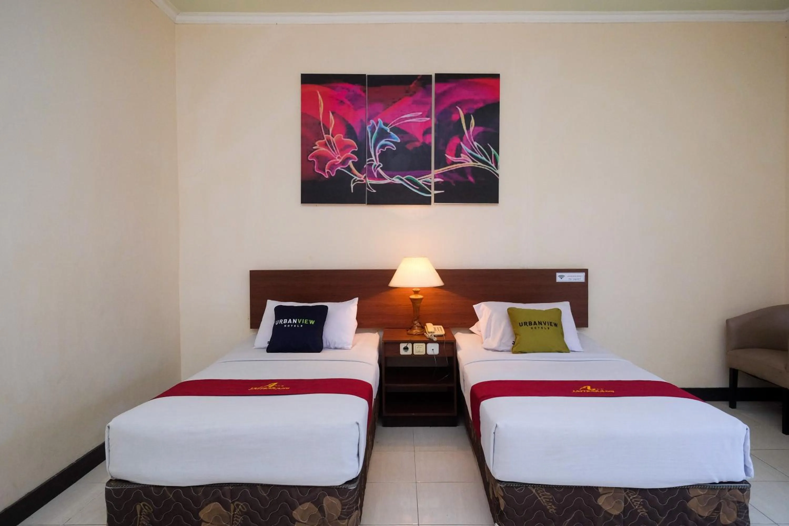 Bed in Urbanview Hotel Anggraeni Jatibarang