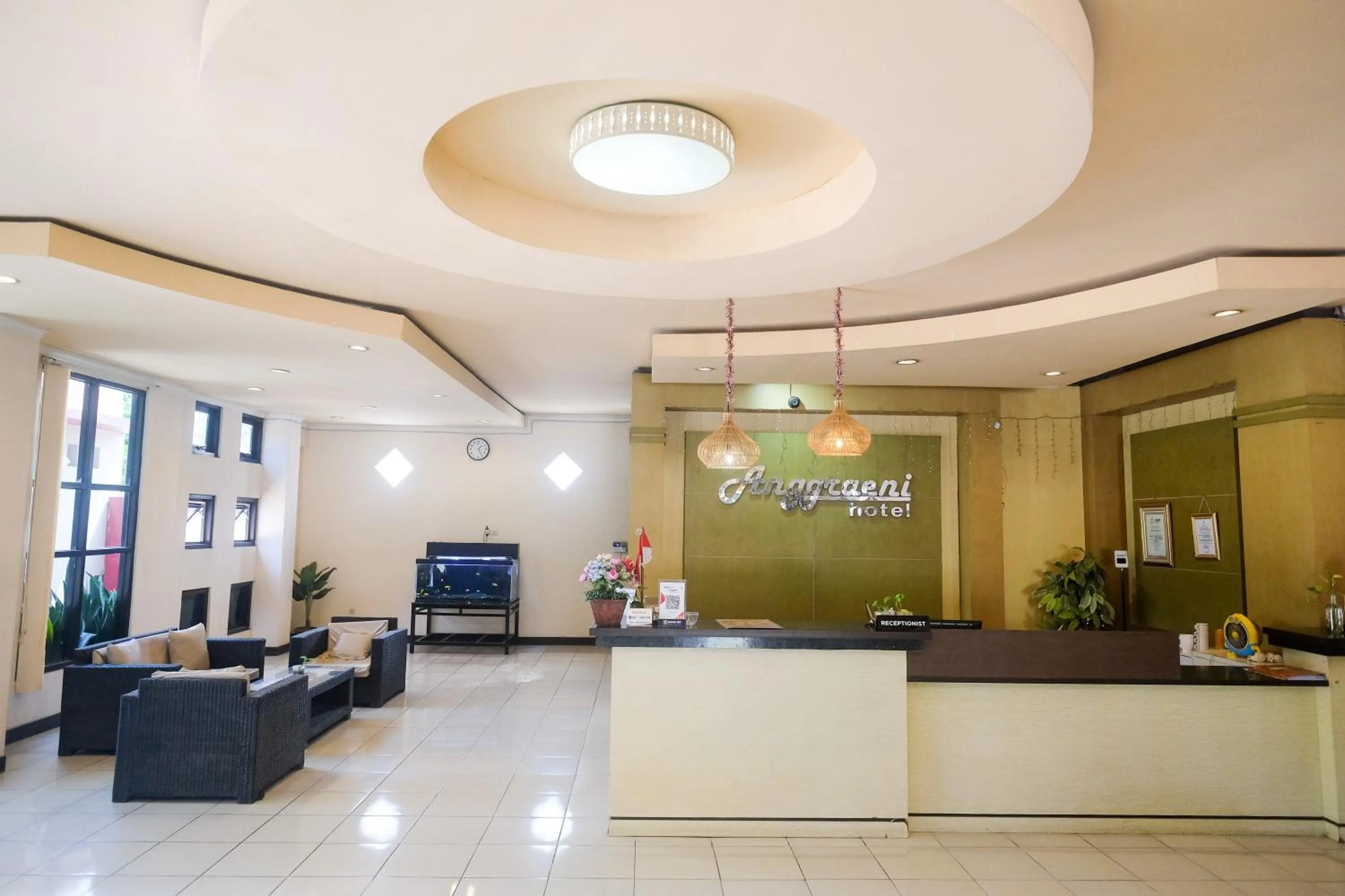 Lobby or reception in Urbanview Hotel Anggraeni Jatibarang