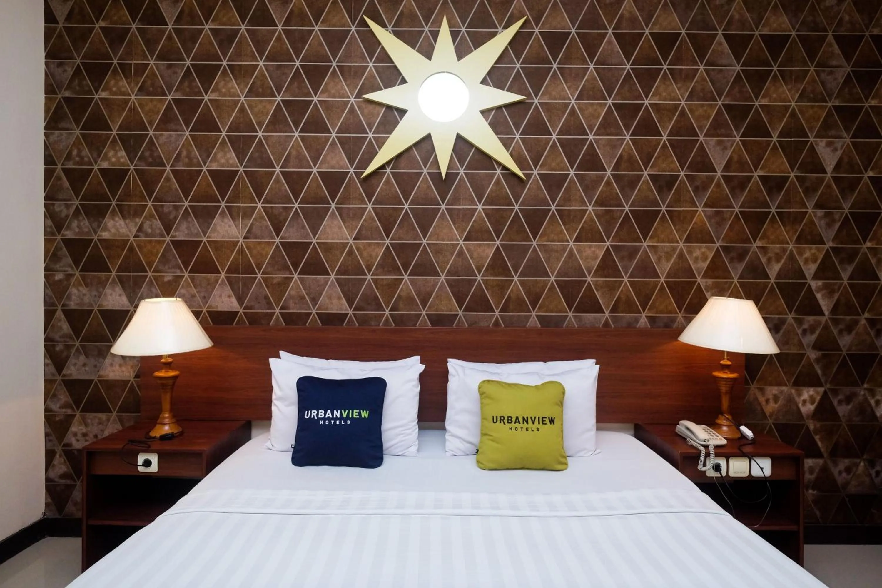 Bed in Urbanview Hotel Anggraeni Jatibarang