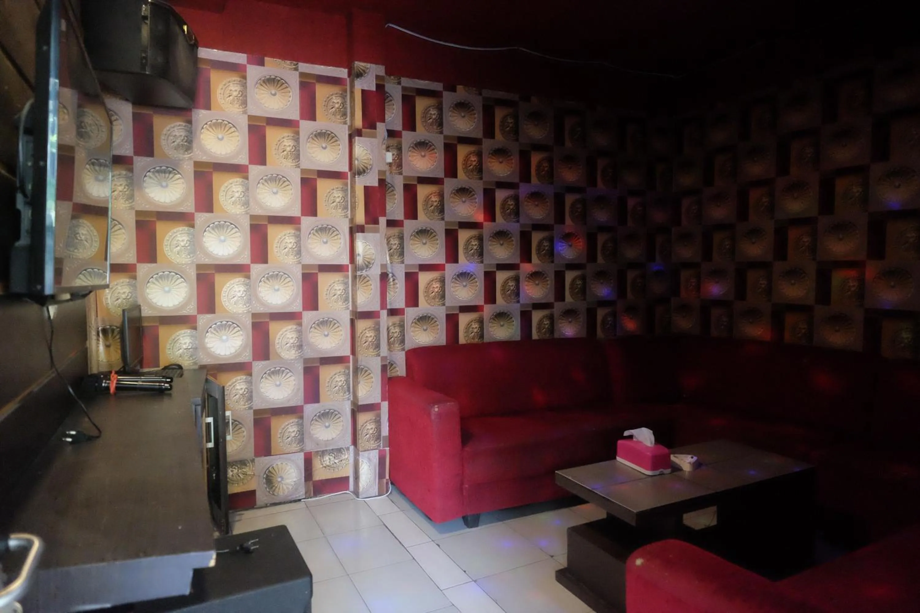 Seating area in Urbanview Hotel Anggraeni Jatibarang