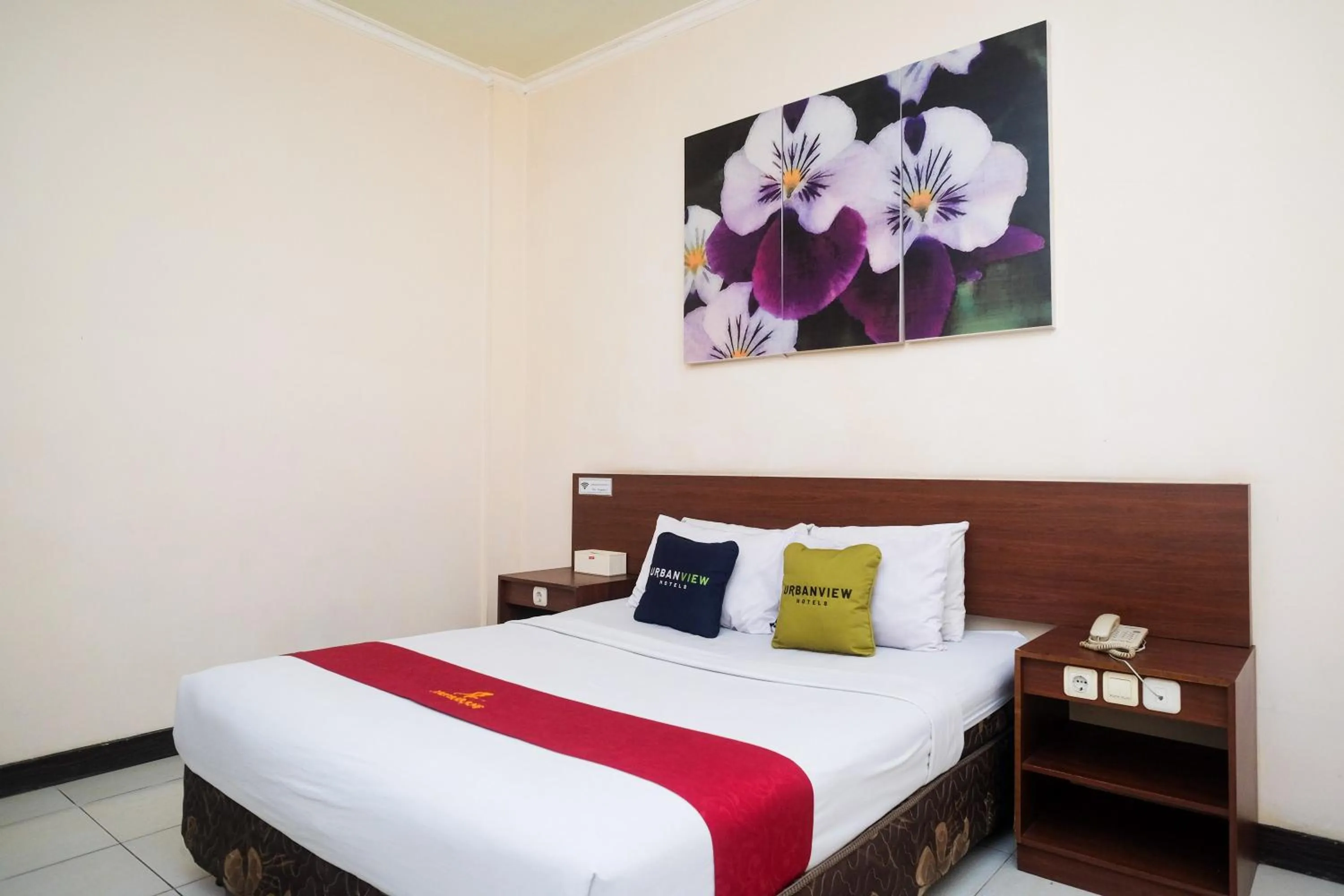 Bed in Urbanview Hotel Anggraeni Jatibarang