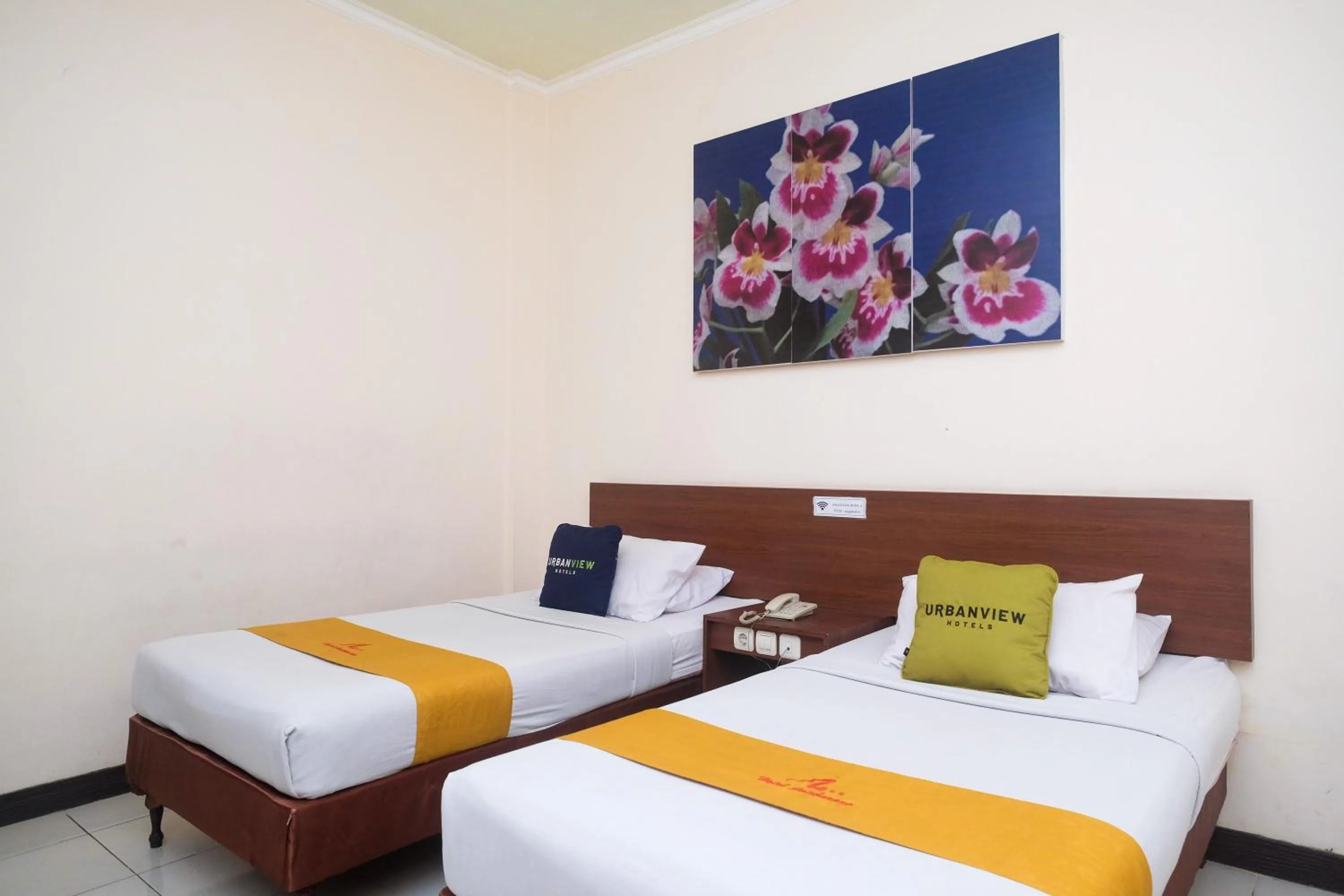Bed in Urbanview Hotel Anggraeni Jatibarang