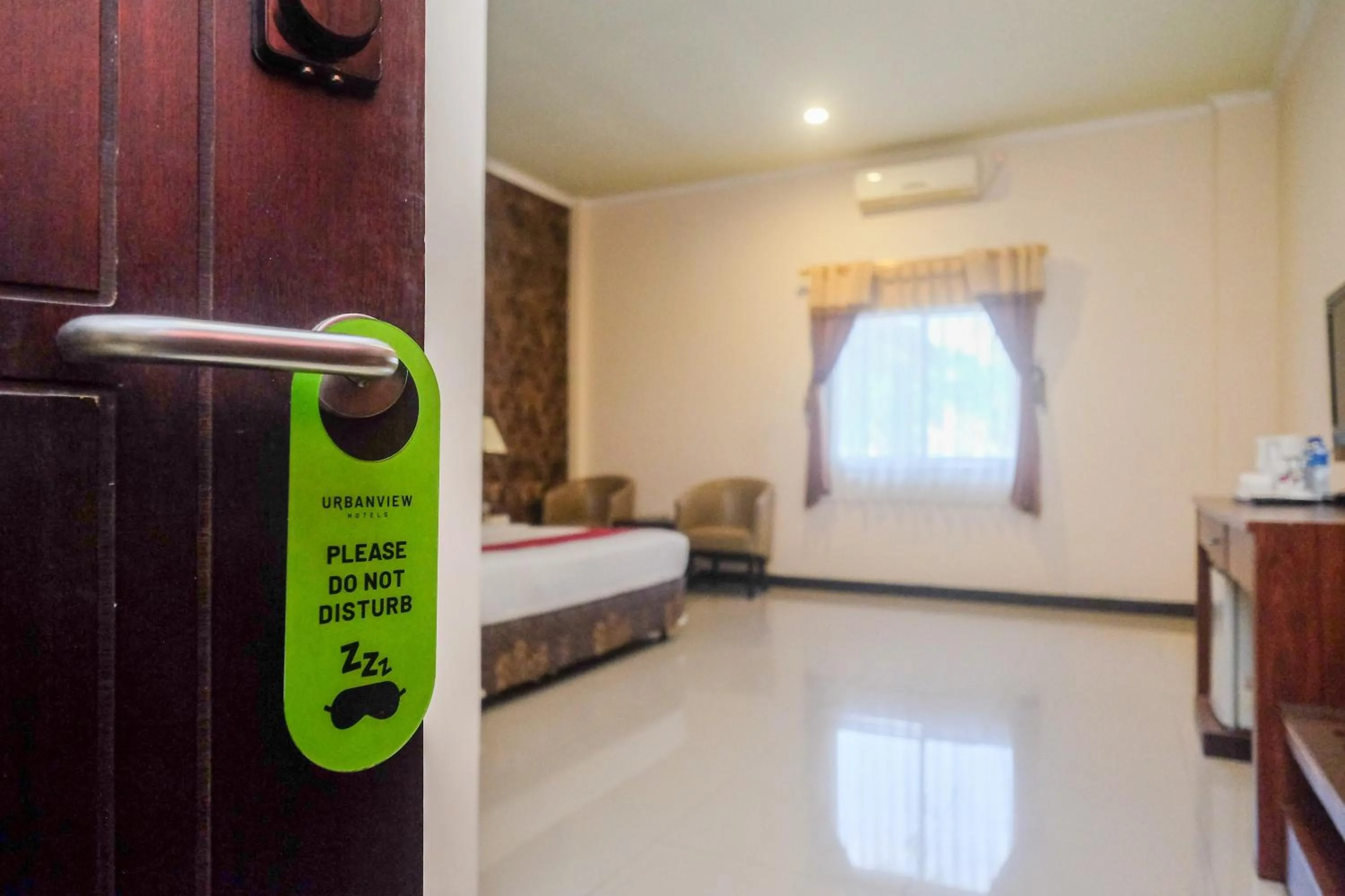 Bedroom, Bed in Urbanview Hotel Anggraeni Jatibarang