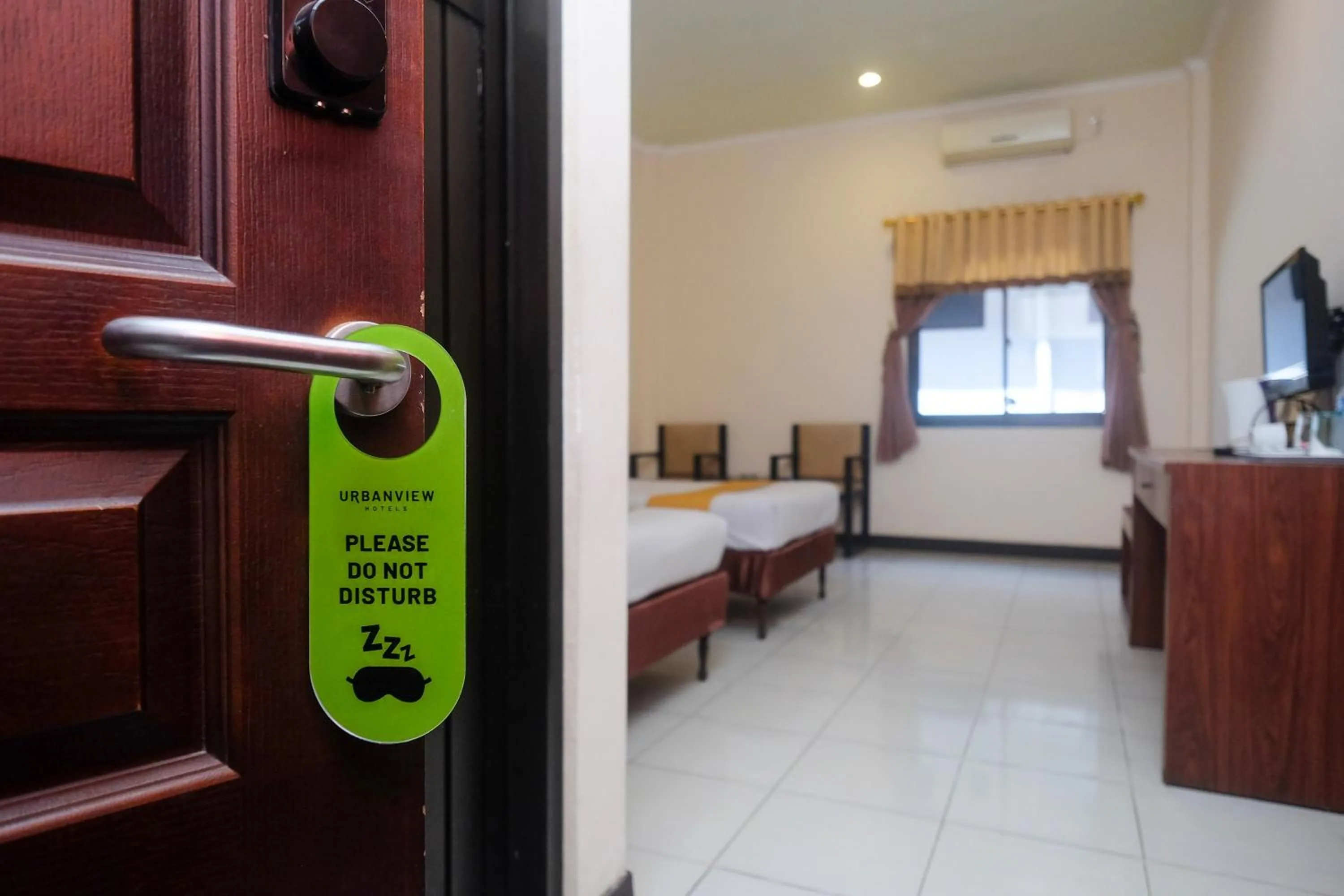 Bedroom in Urbanview Hotel Anggraeni Jatibarang