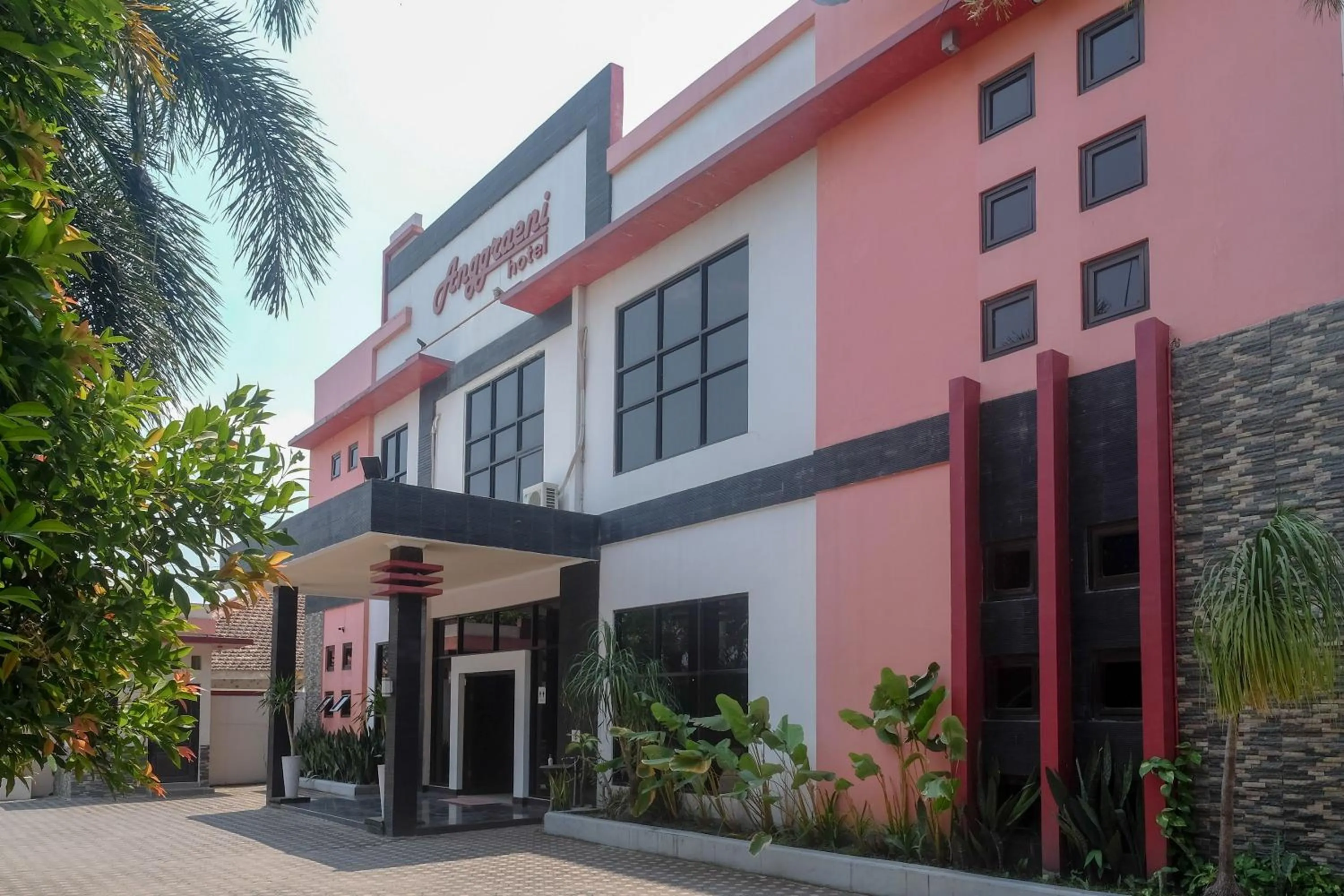Property building in Urbanview Hotel Anggraeni Jatibarang