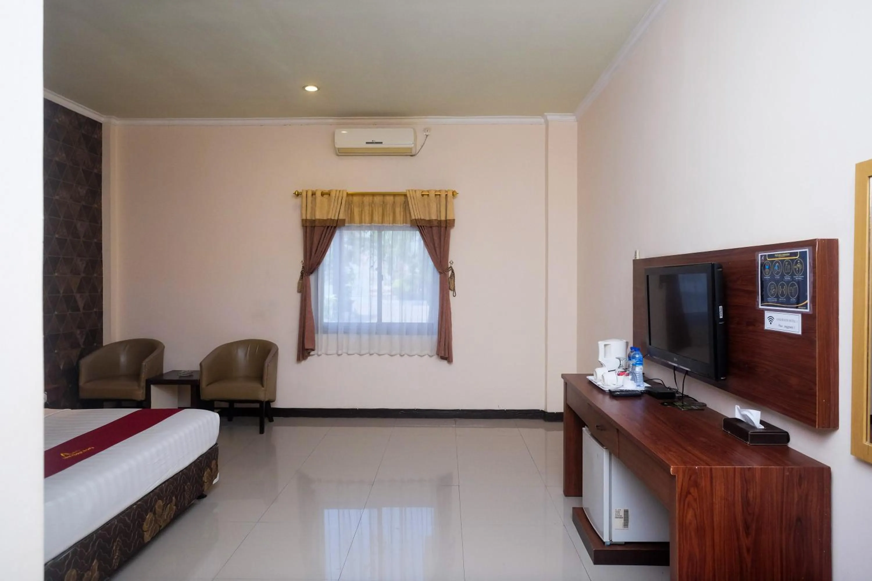 Bed in Urbanview Hotel Anggraeni Jatibarang