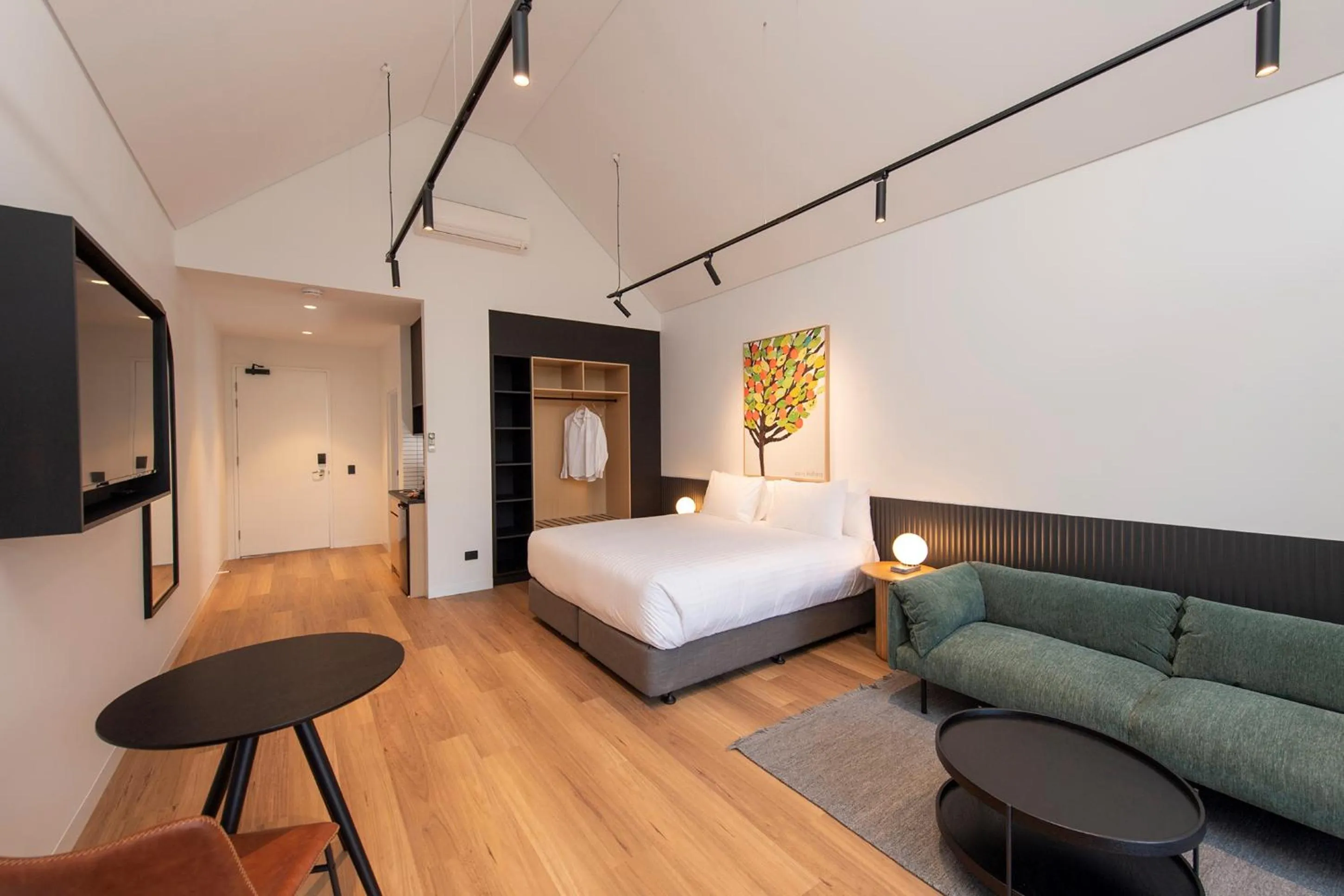 Living room, Bed in Par Five Shacks