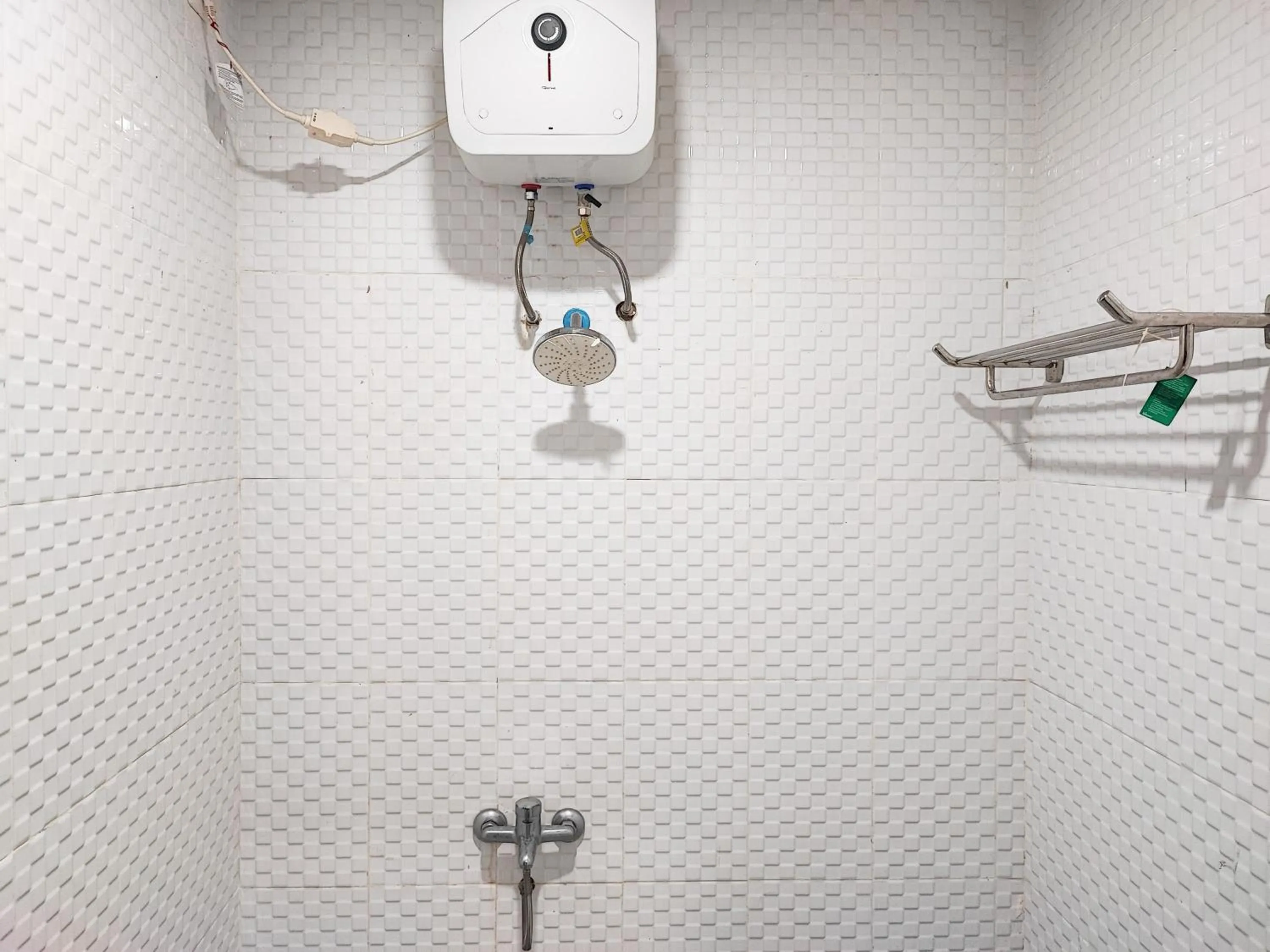 Bathroom in RedDoorz @ Arafah Hotel 2 Sungai Penuh Kerinci