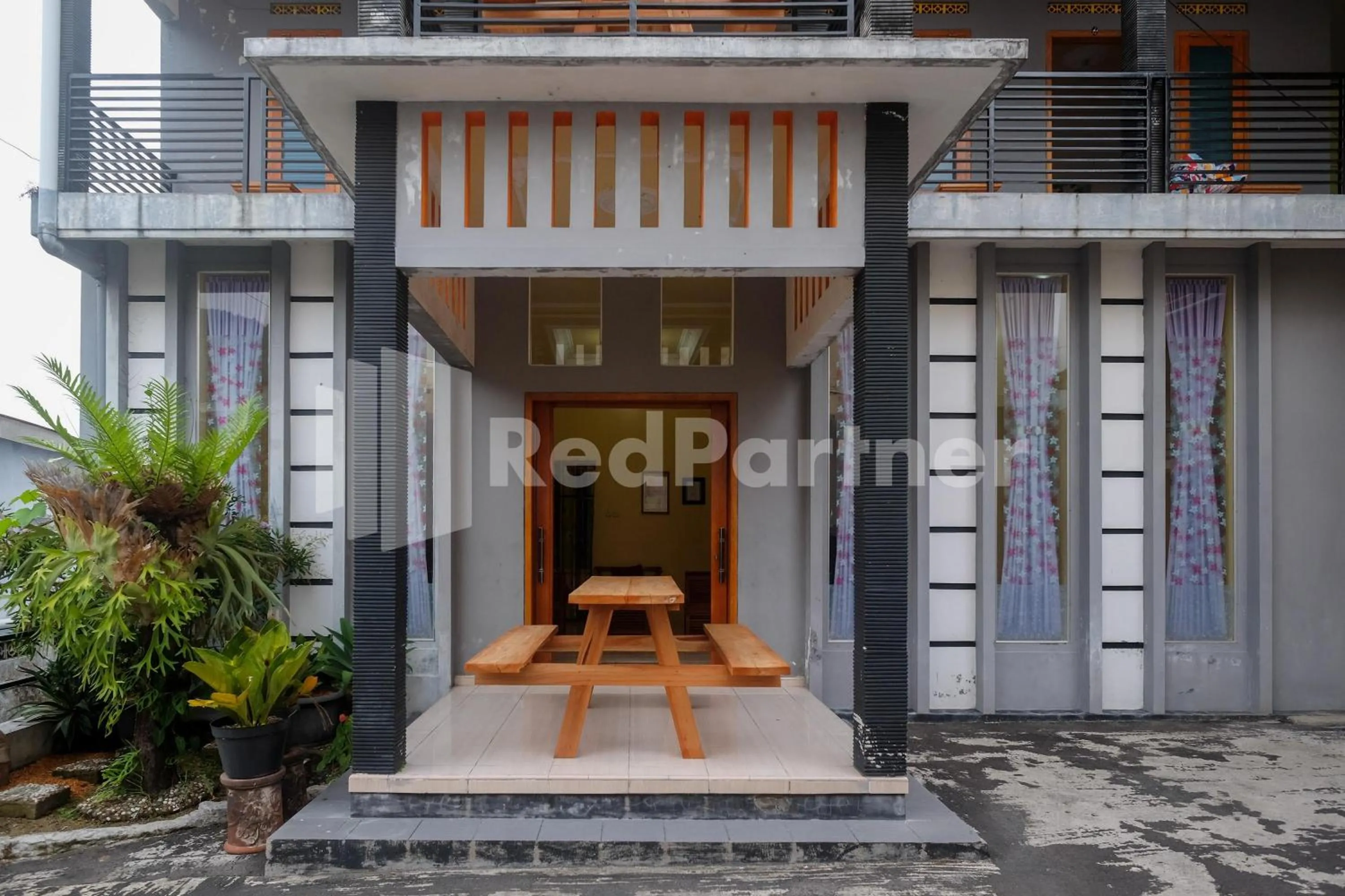 Property building in Wisma Giri Mulyo B near Grojogan Sewu Mitra RedDoorz