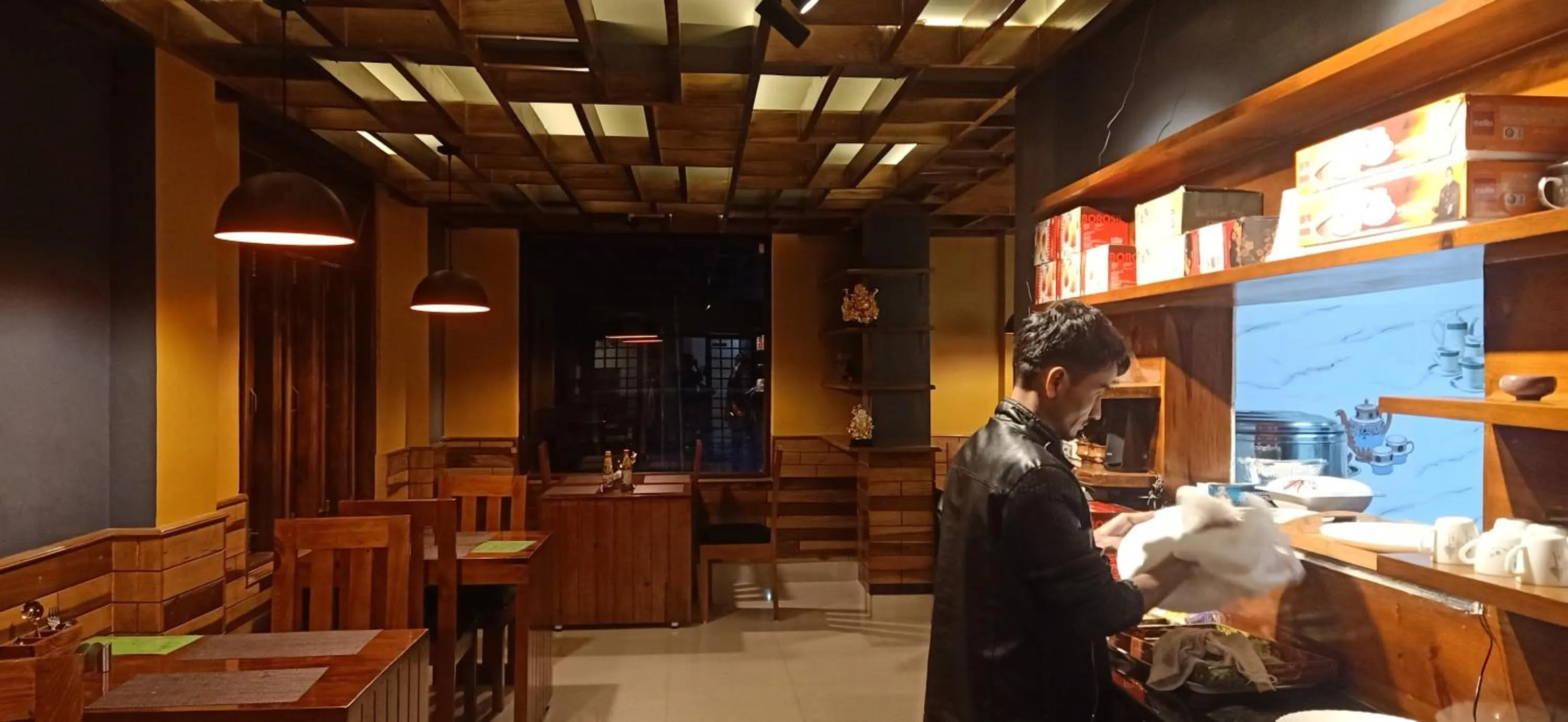 Restaurant/places to eat in Hotel Deysal Noora