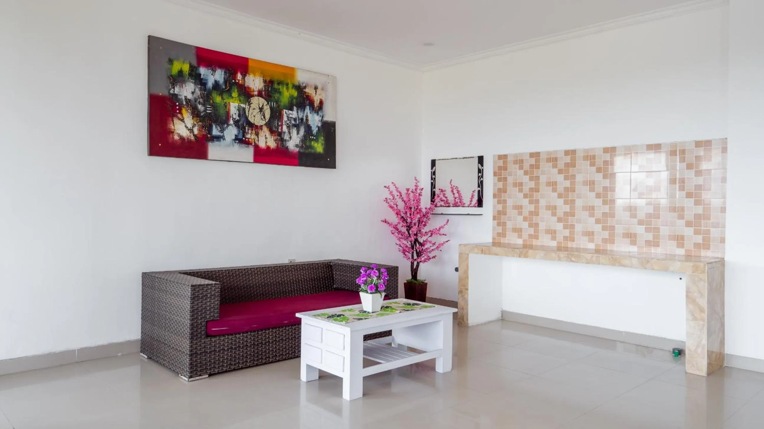 Lobby or reception in RedDoorz @ Uluwatu Suites