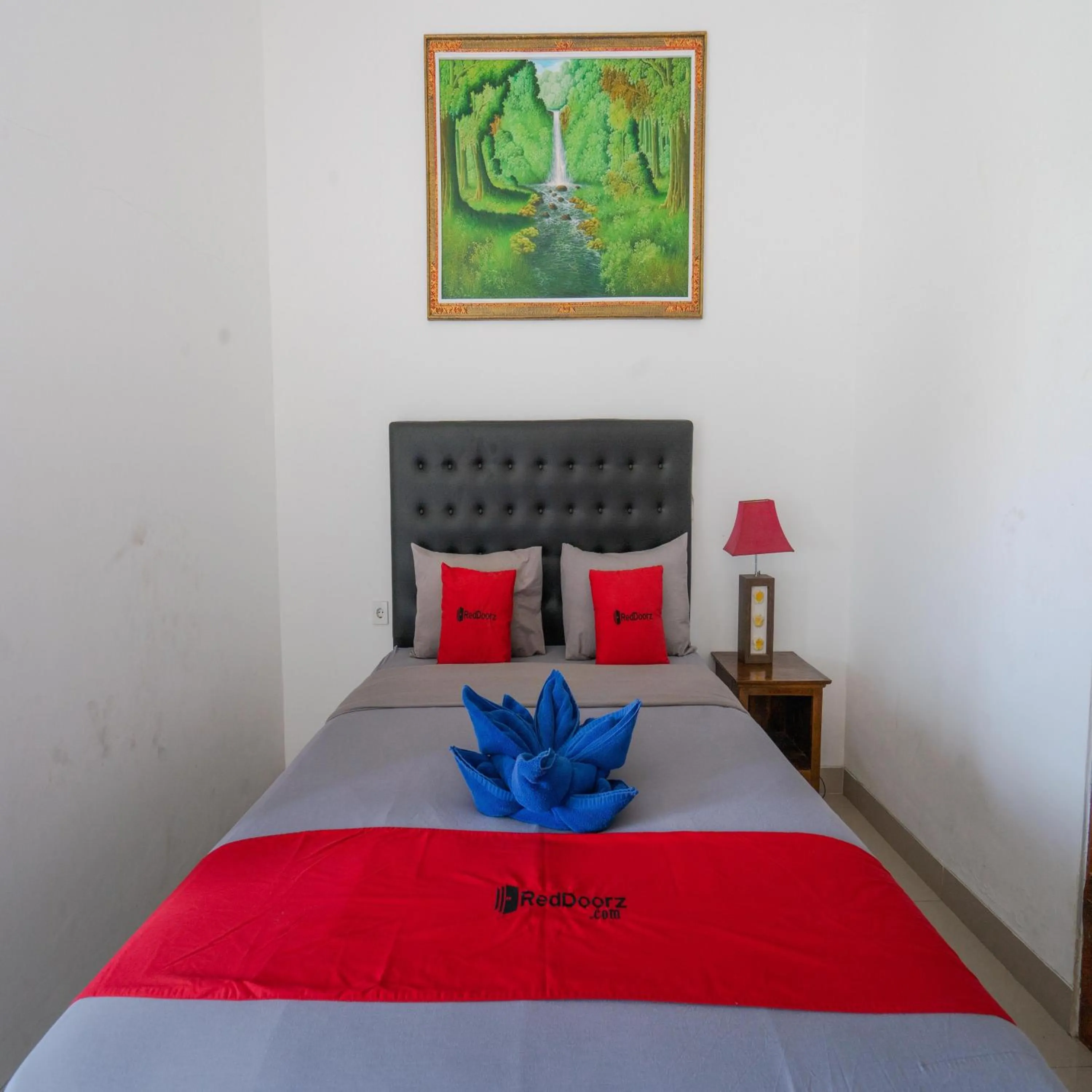 Bedroom, Bed in RedDoorz @ Uluwatu Suites