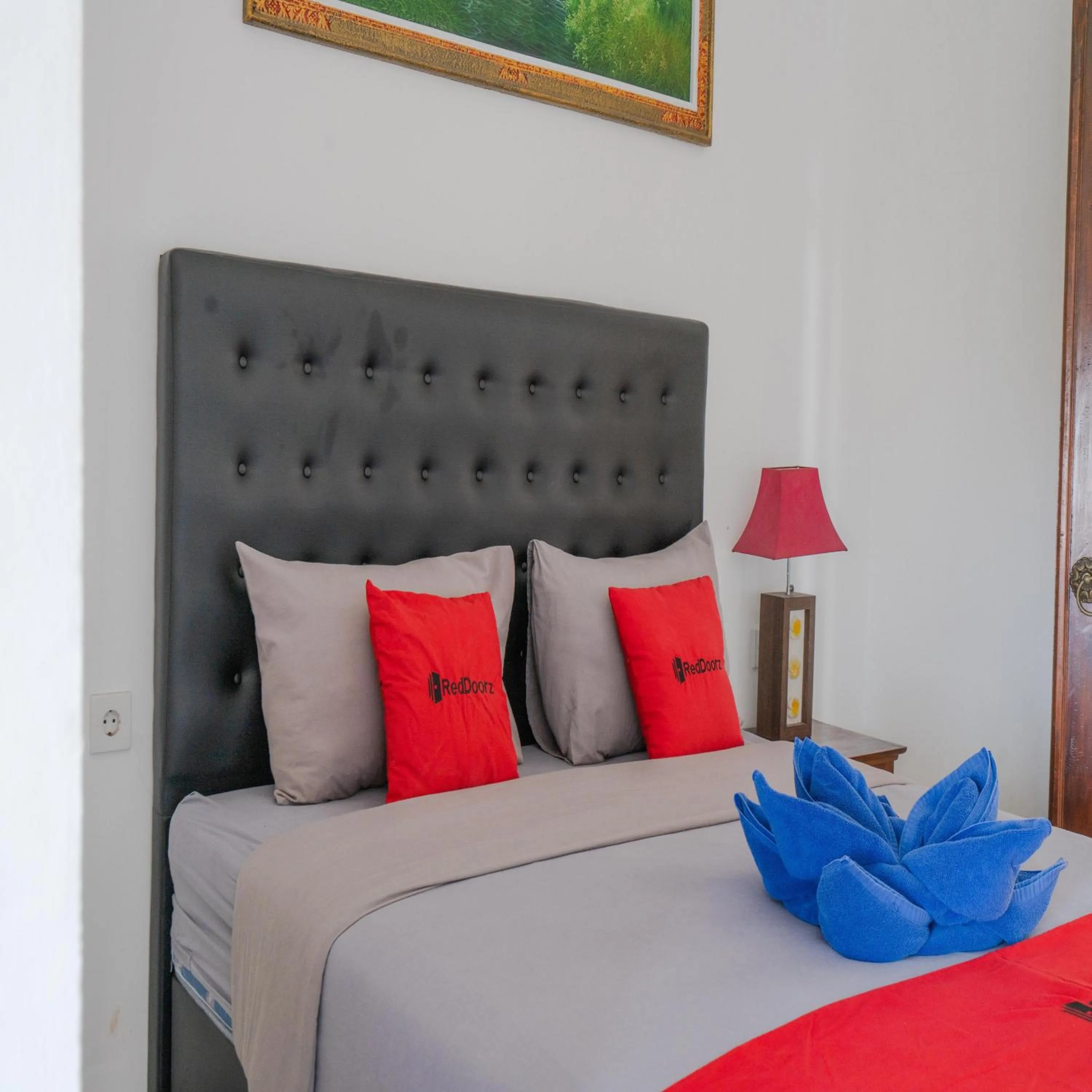 Bedroom, Bed in RedDoorz @ Uluwatu Suites