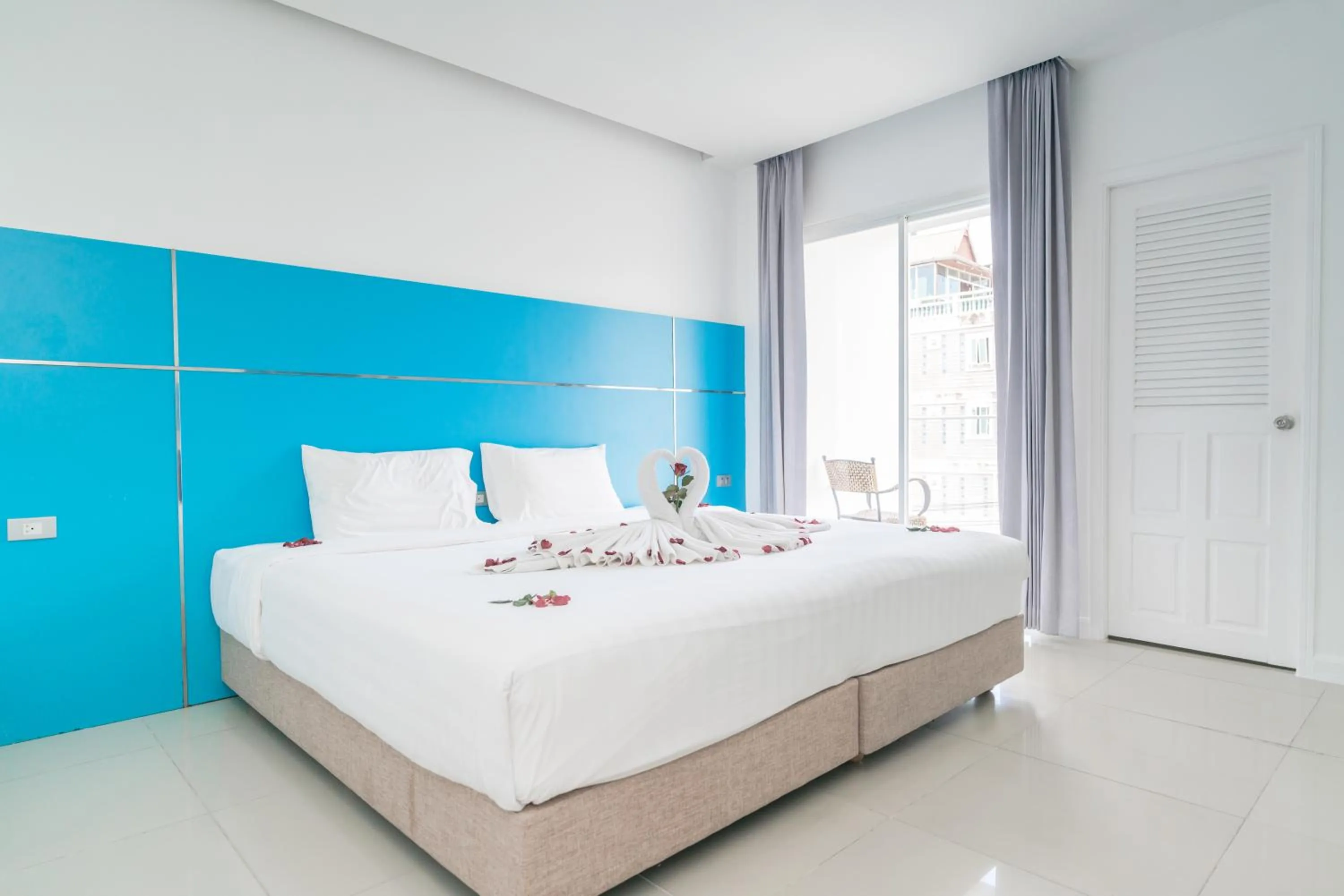 Bedroom, Bed in Patong Diamond Hotel