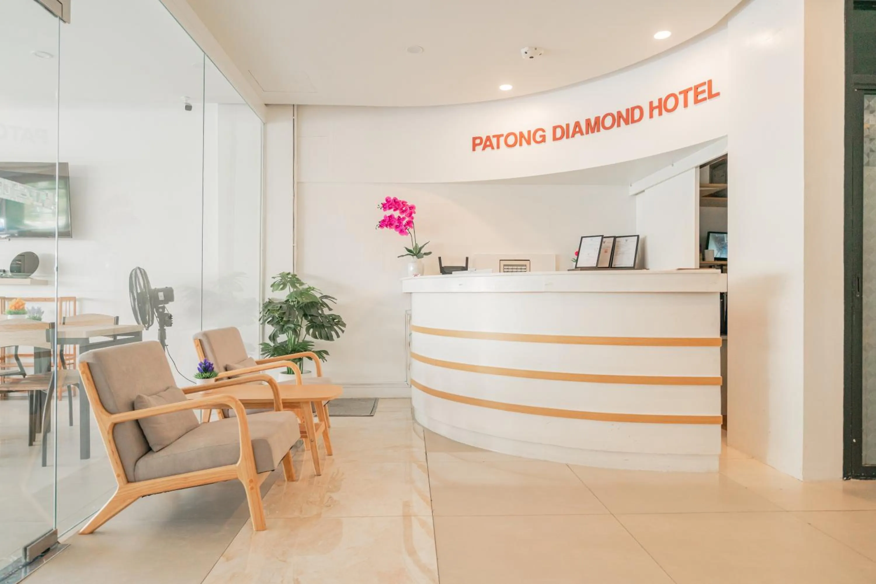 Lobby or reception in Patong Diamond Hotel
