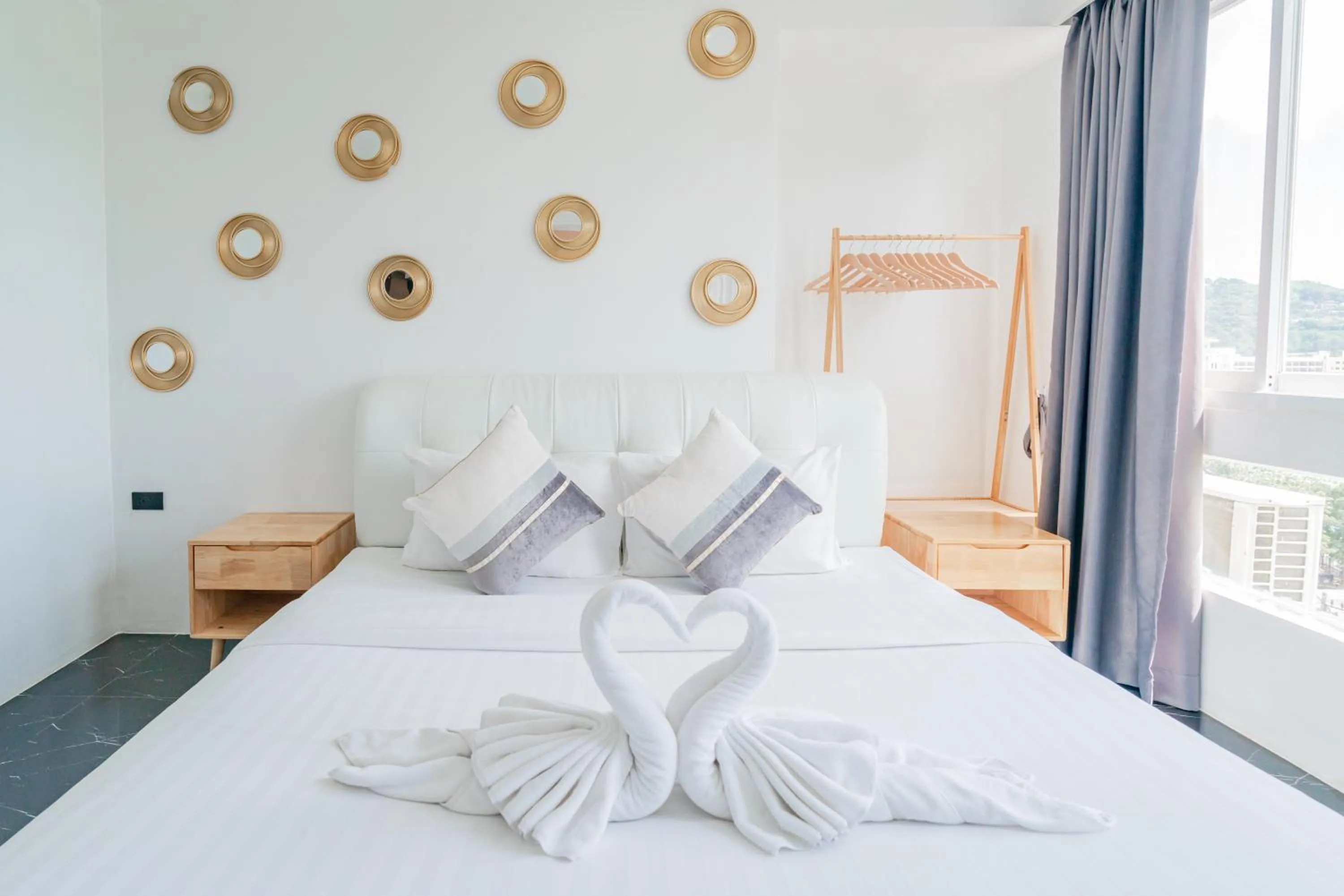 Bedroom, Bed in Patong Diamond Hotel