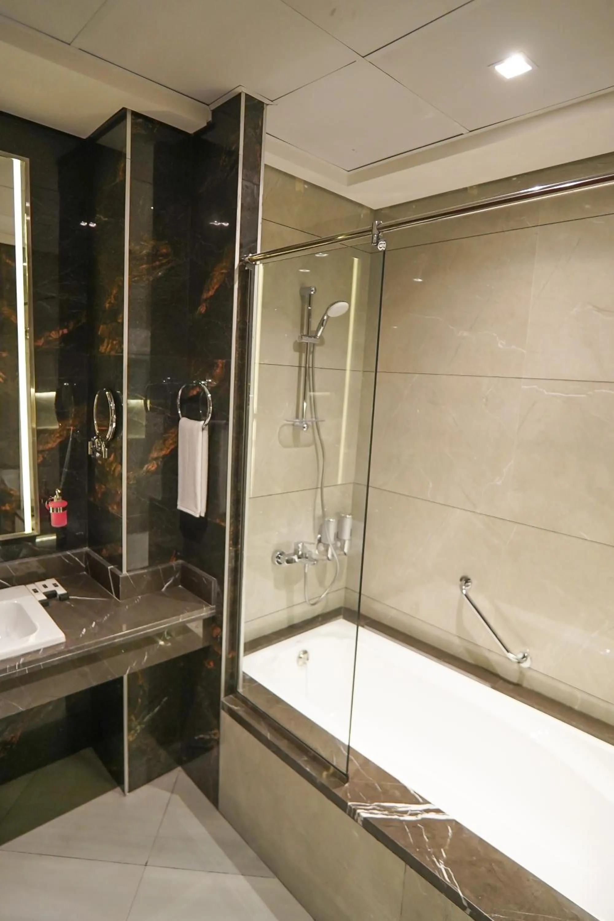 Bathroom in Concorde Creek View Hotel Bur Dubai