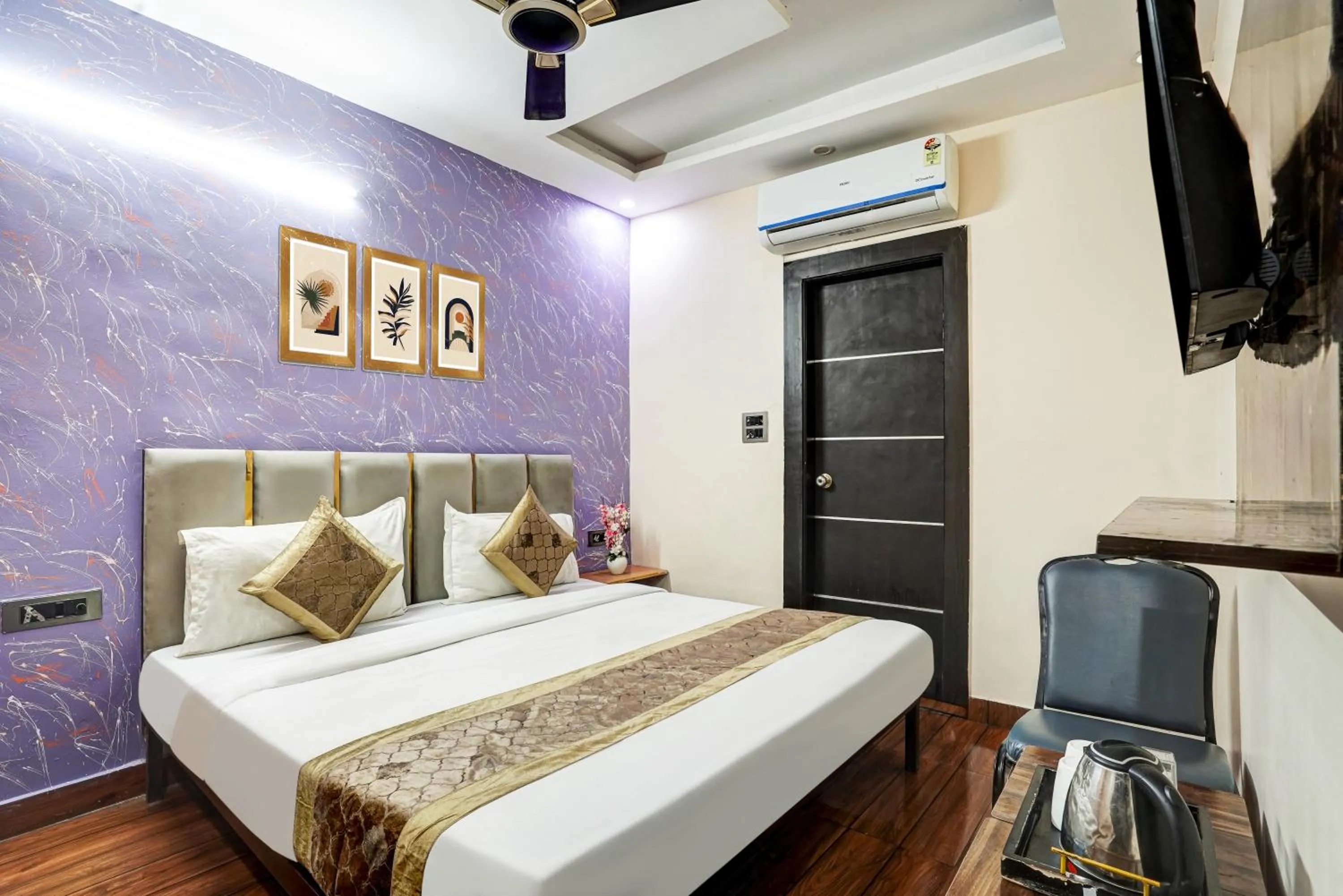 Photo of the whole room, Bed in Hotel Twamev Couple Friendly Laxmi Nagar