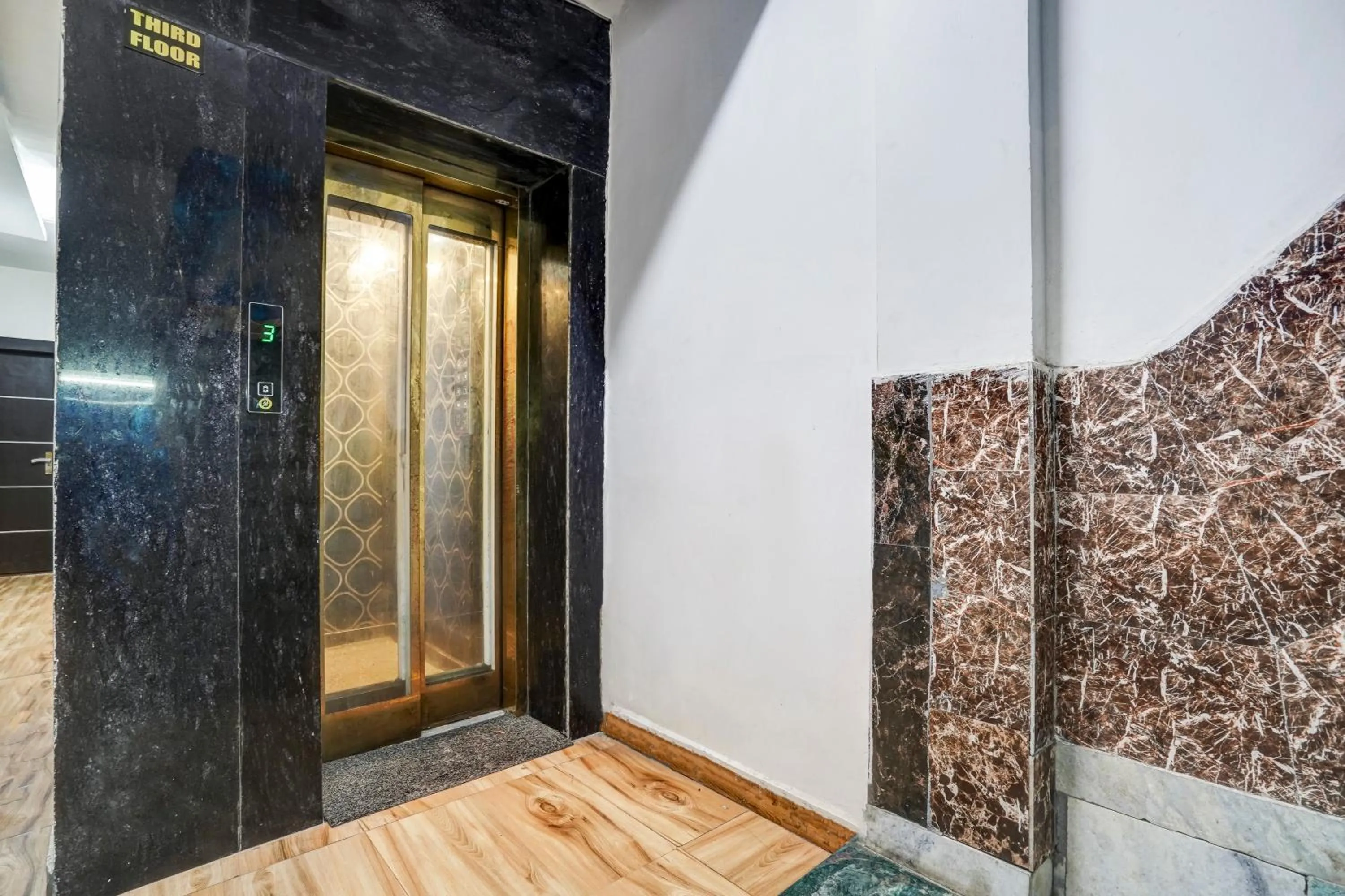 Area and facilities in Hotel Twamev Couple Friendly Laxmi Nagar