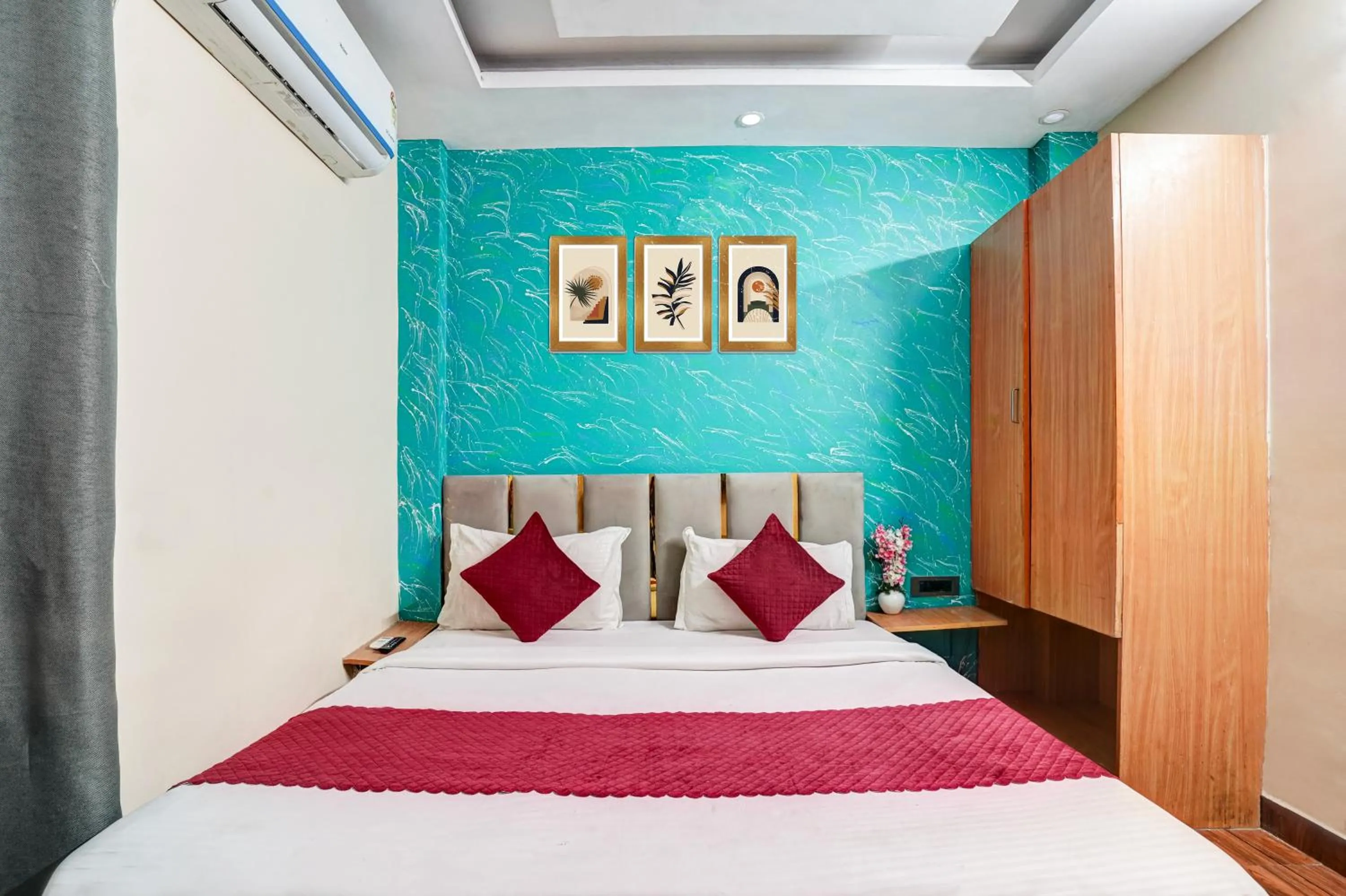 Bed in Hotel Twamev Couple Friendly Laxmi Nagar