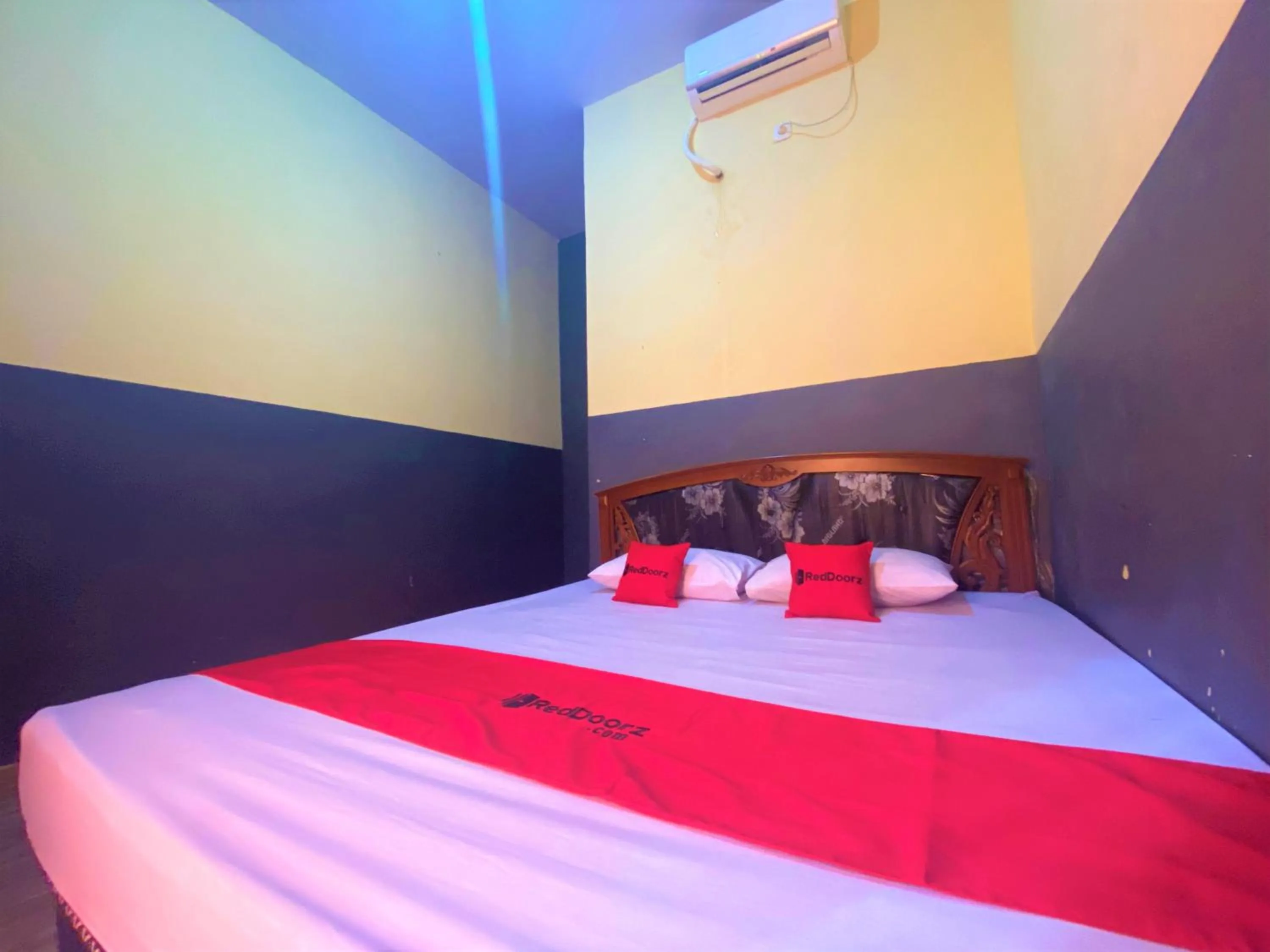 Bedroom, Bed in RedDoorz @ Wisma Sentosa Palopo