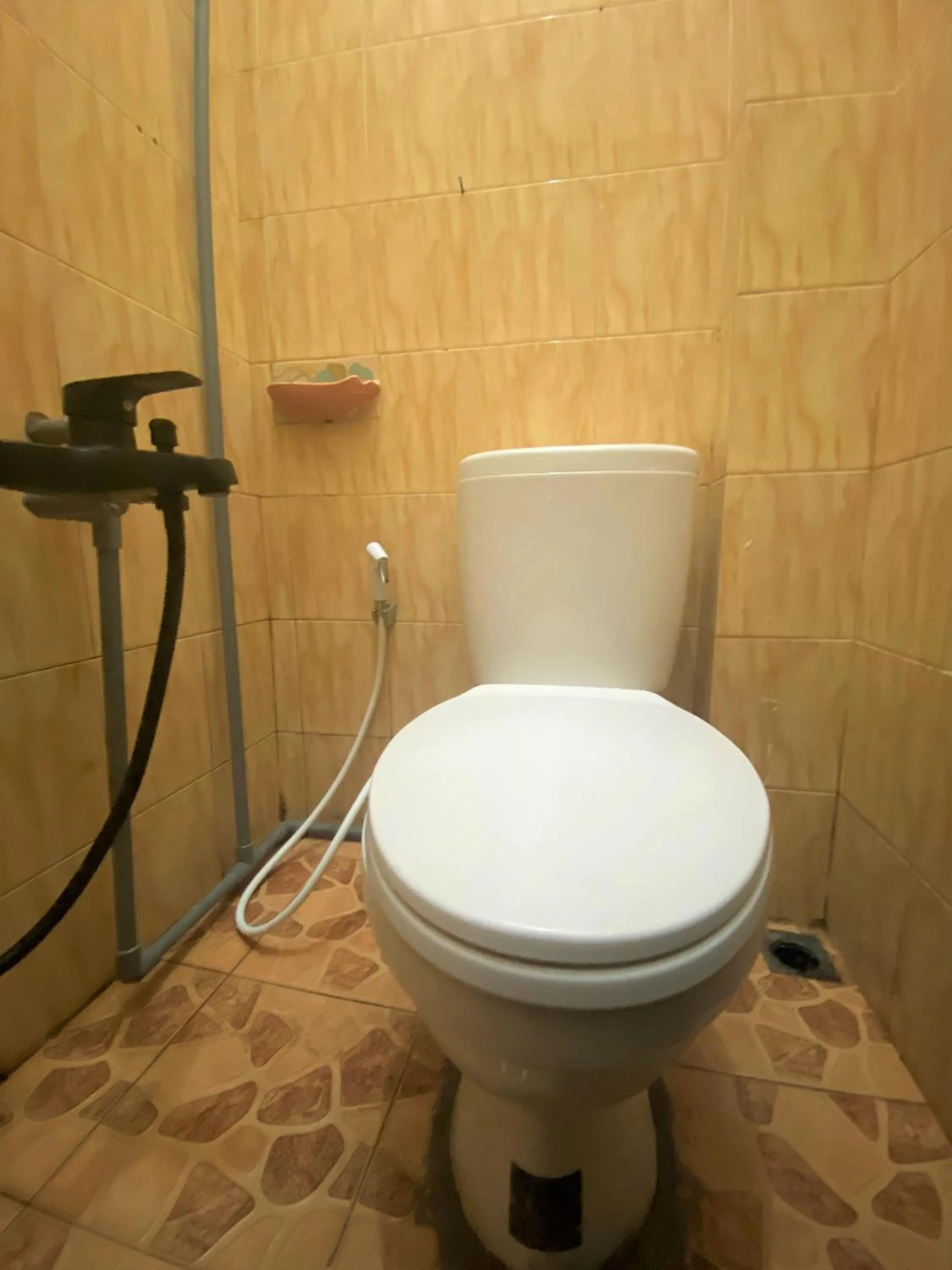 Bathroom in RedDoorz @ Wisma Sentosa Palopo