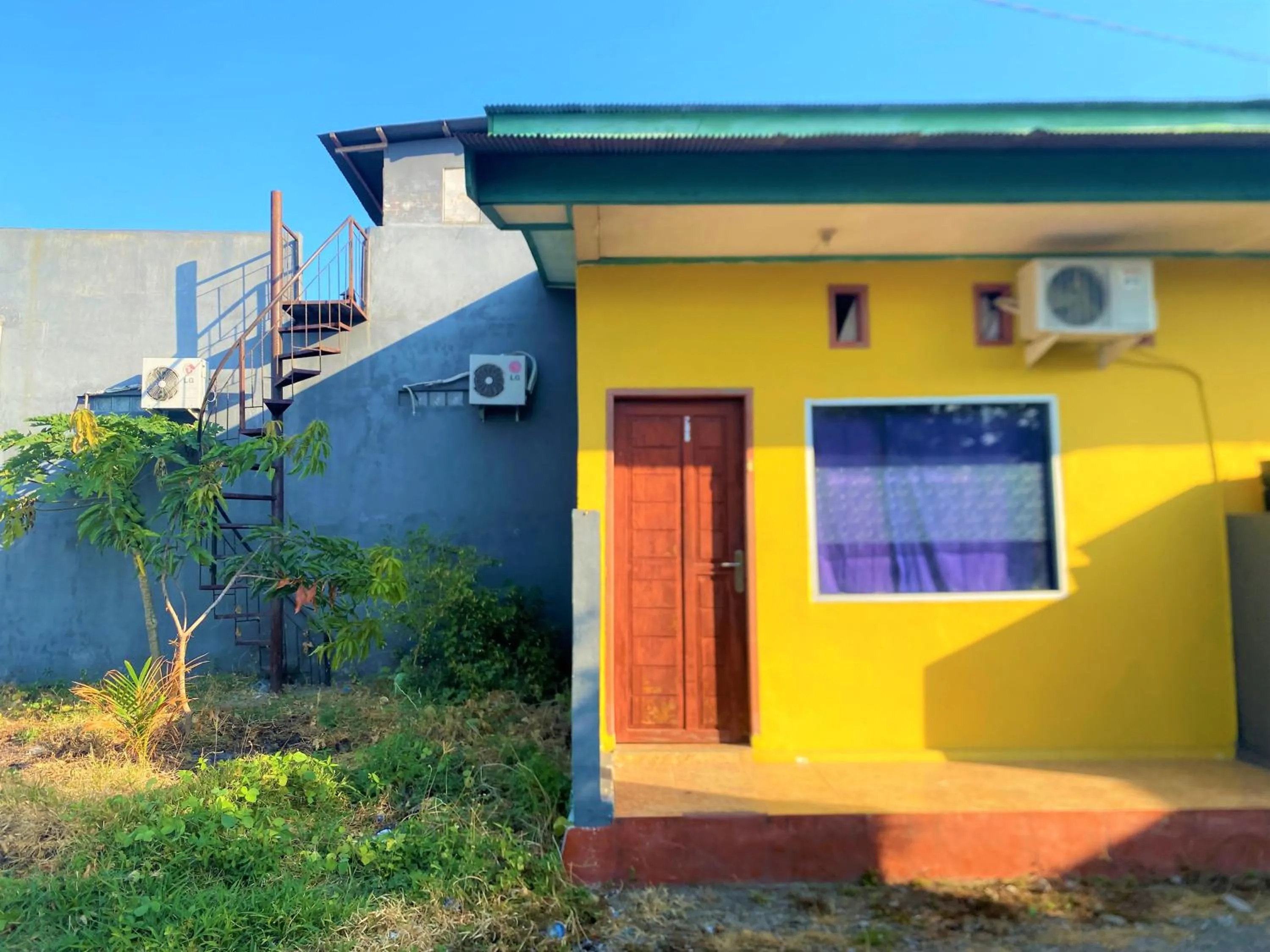 Property building in RedDoorz @ Wisma Sentosa Palopo