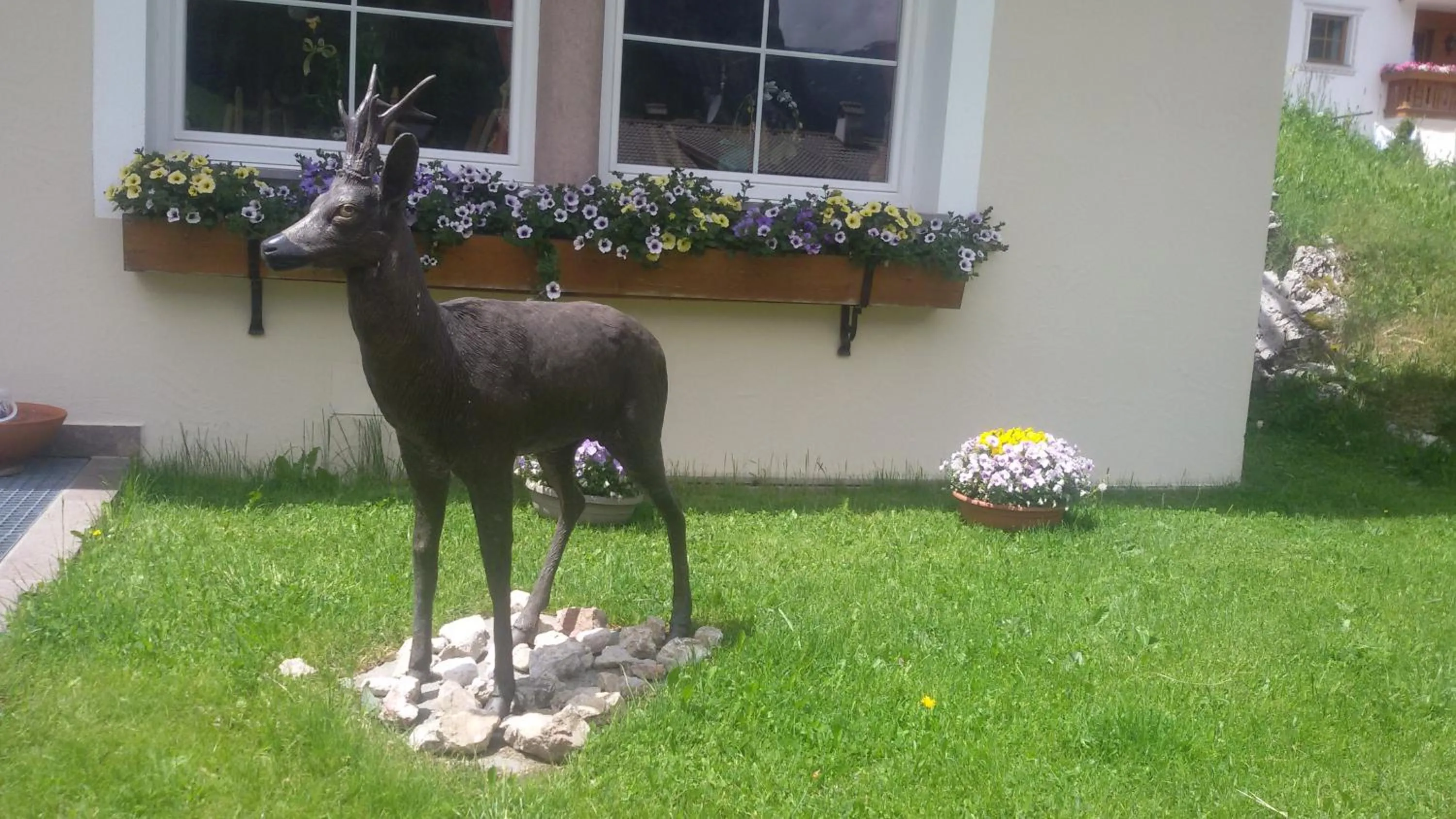 Garden in Garni La Majon