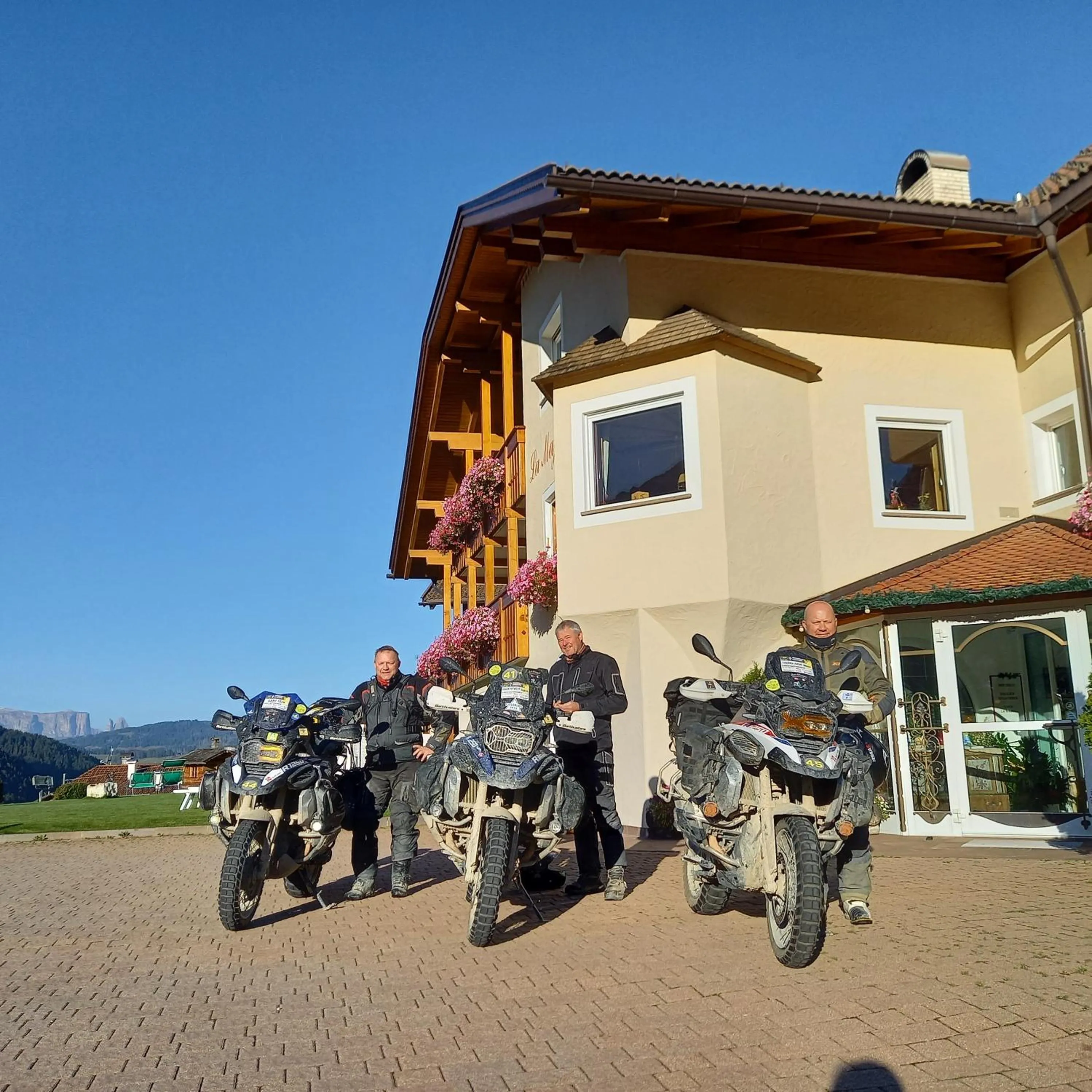 Property building in Garni La Majon