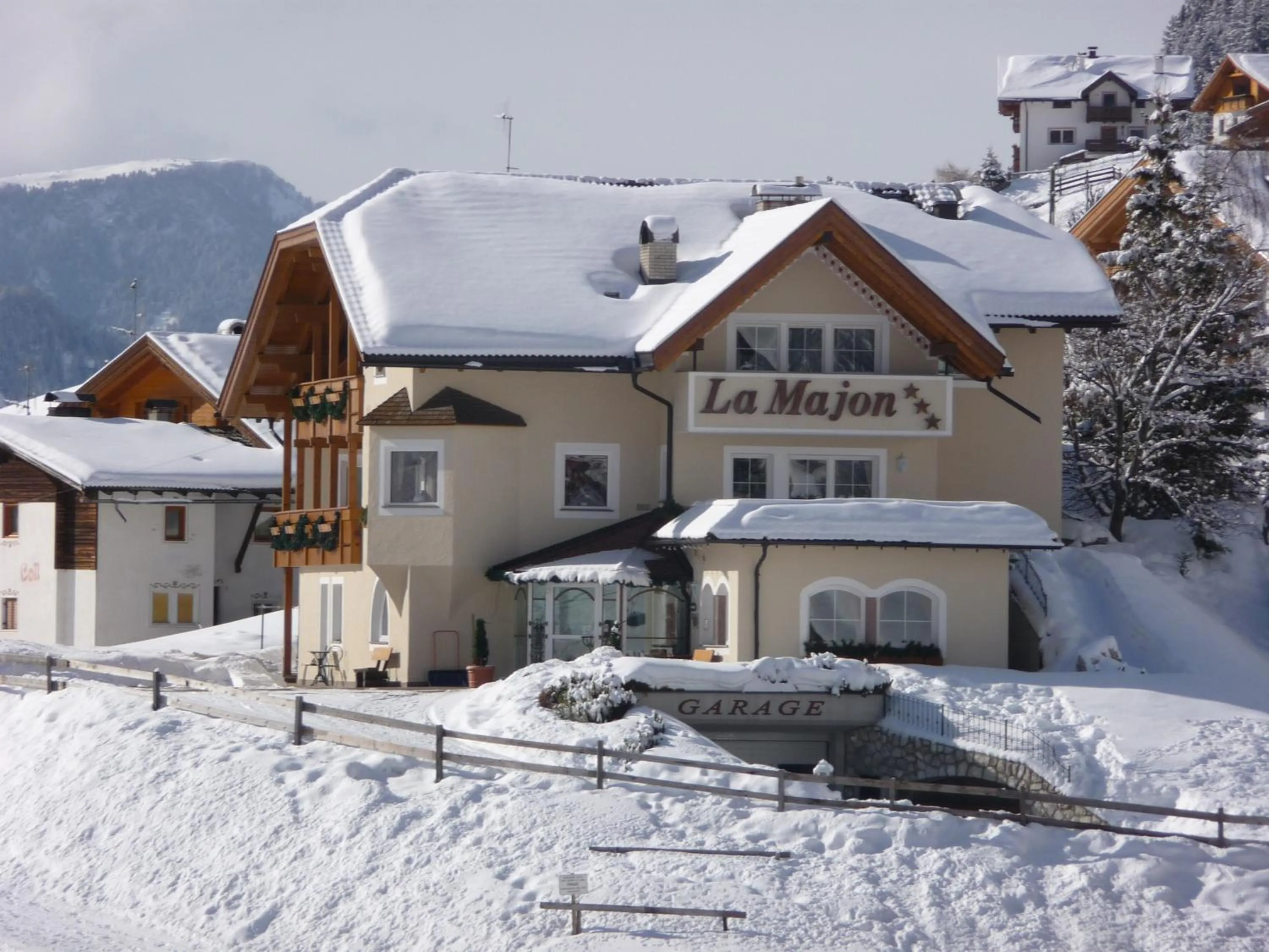 Facade/entrance in Garni La Majon