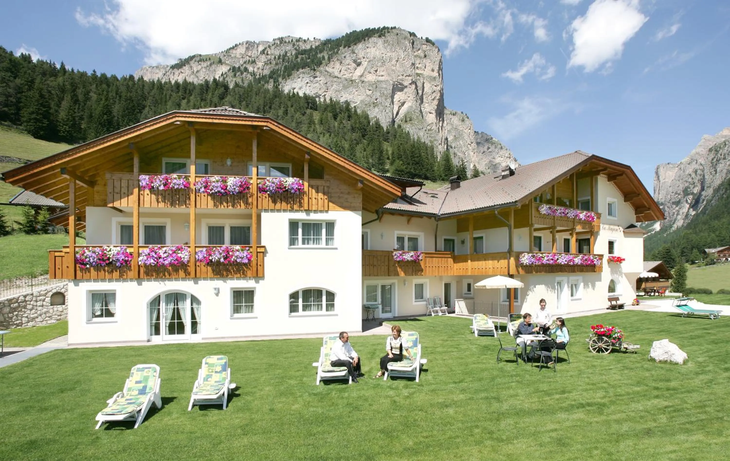Facade/entrance in Garni La Majon