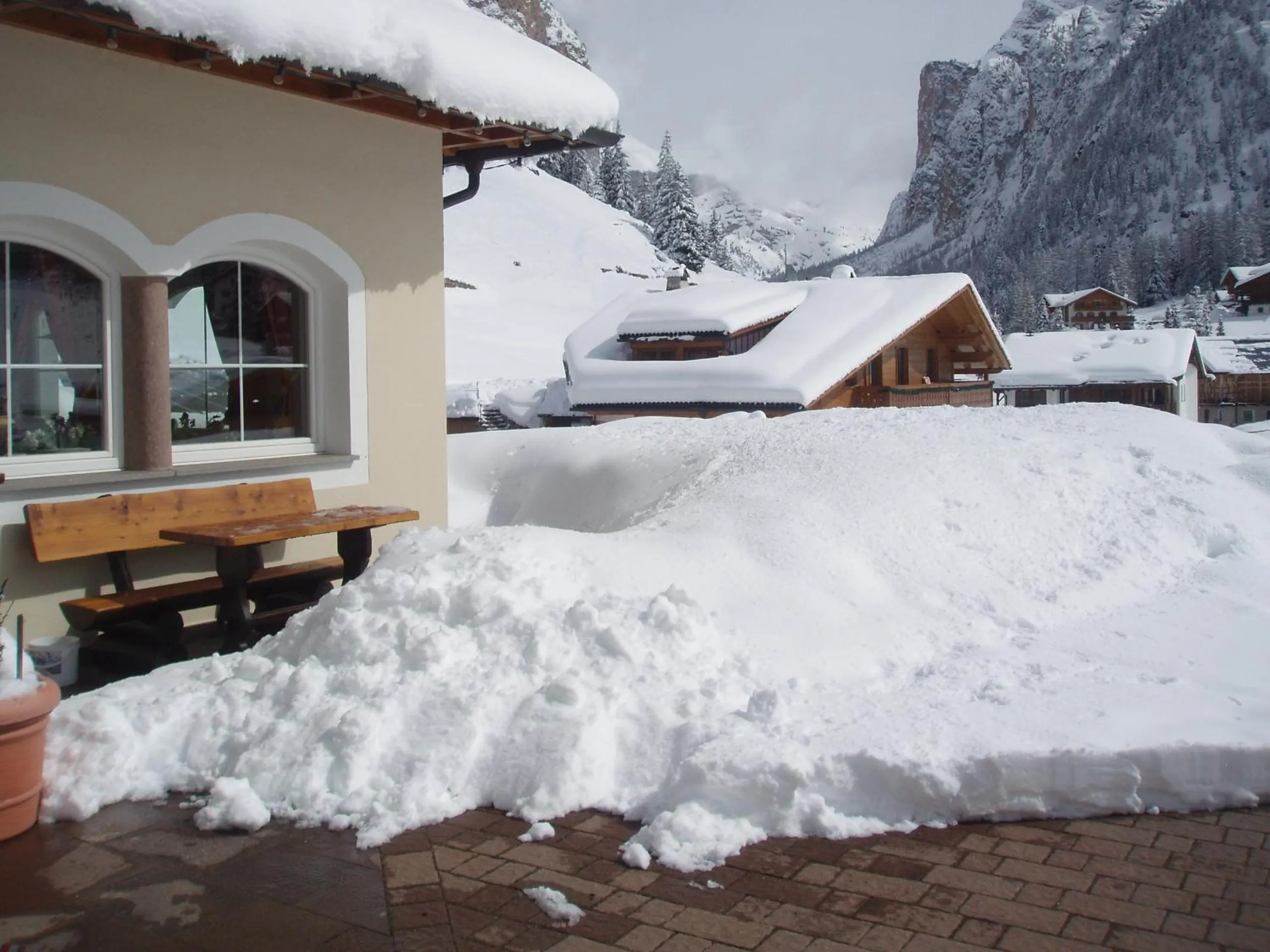 Facade/entrance in Garni La Majon