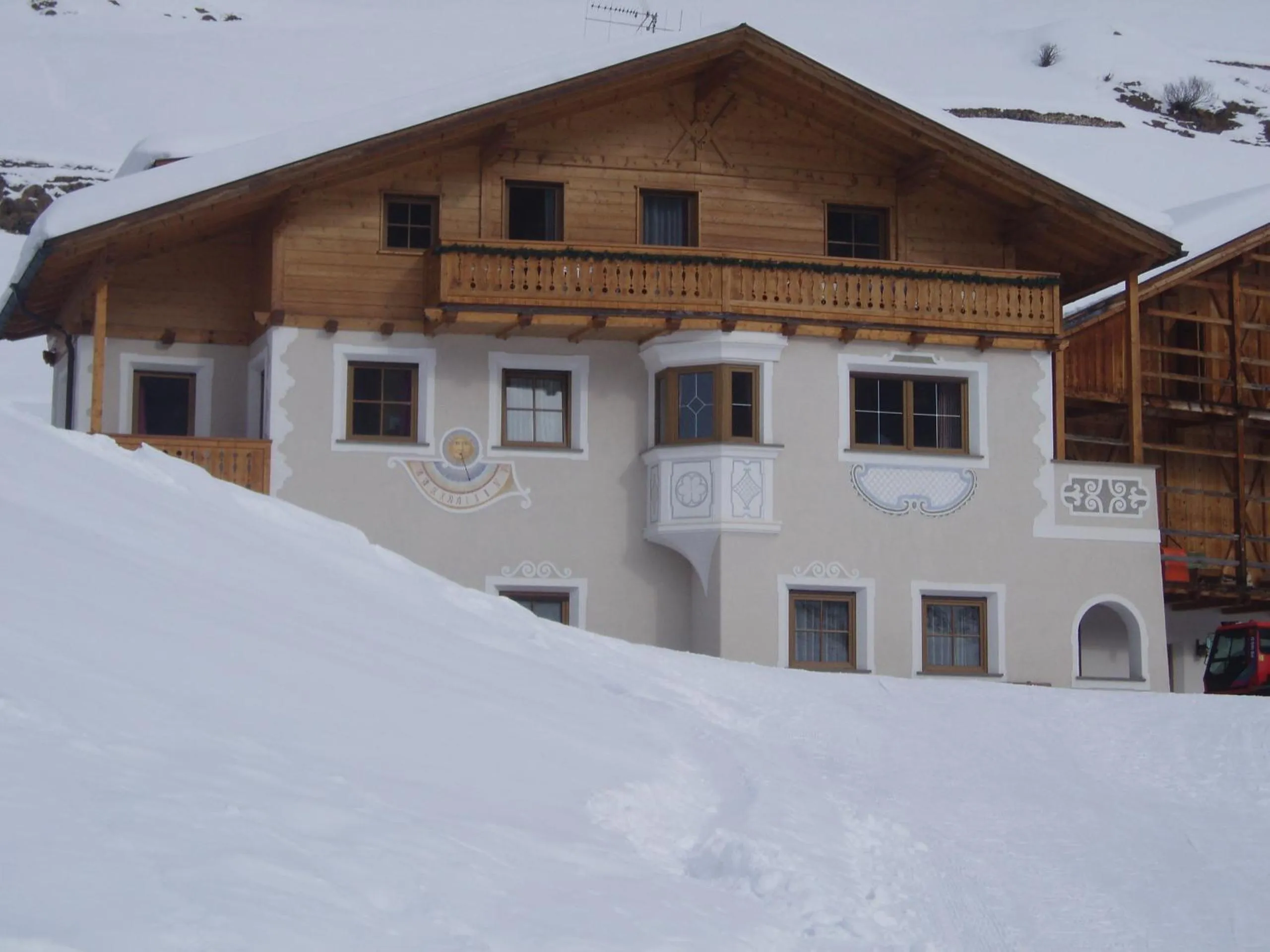 Property building in Garni La Majon