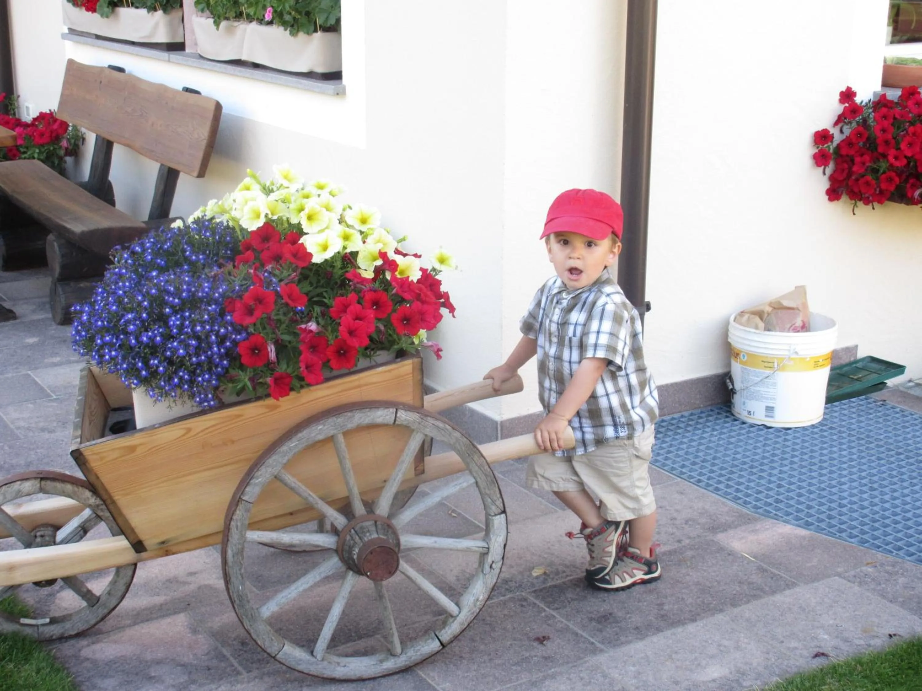 Family in Garni La Majon