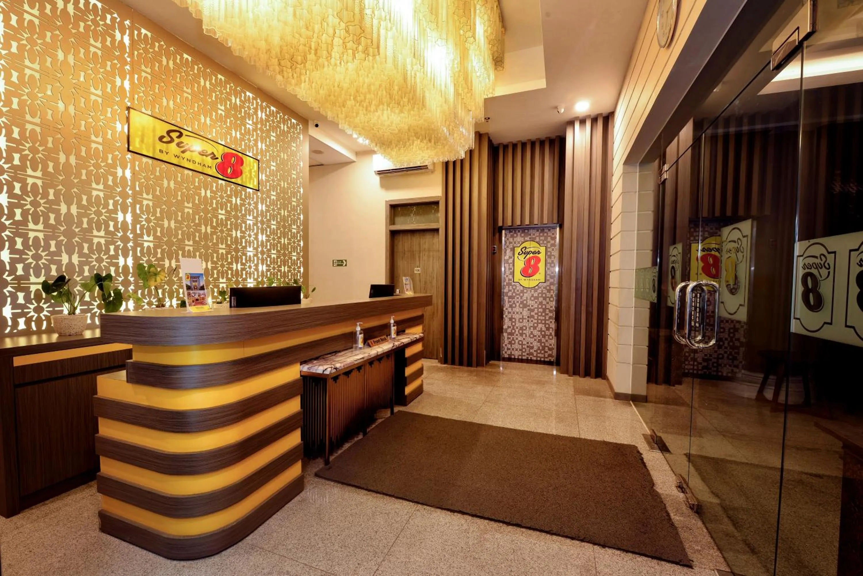 Lobby or reception in Super 8 by Wyndham Solo