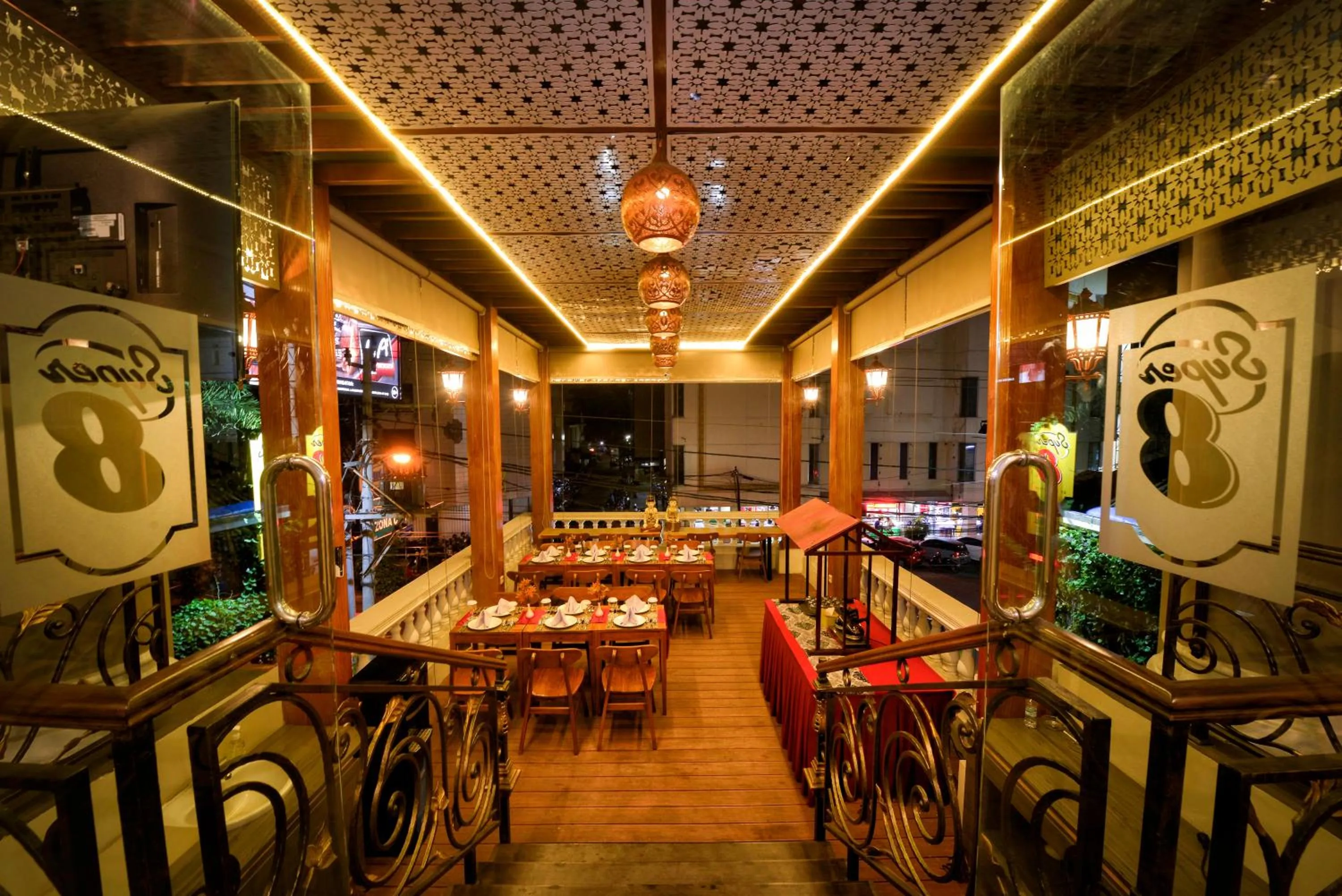 Restaurant/places to eat in Super 8 by Wyndham Solo