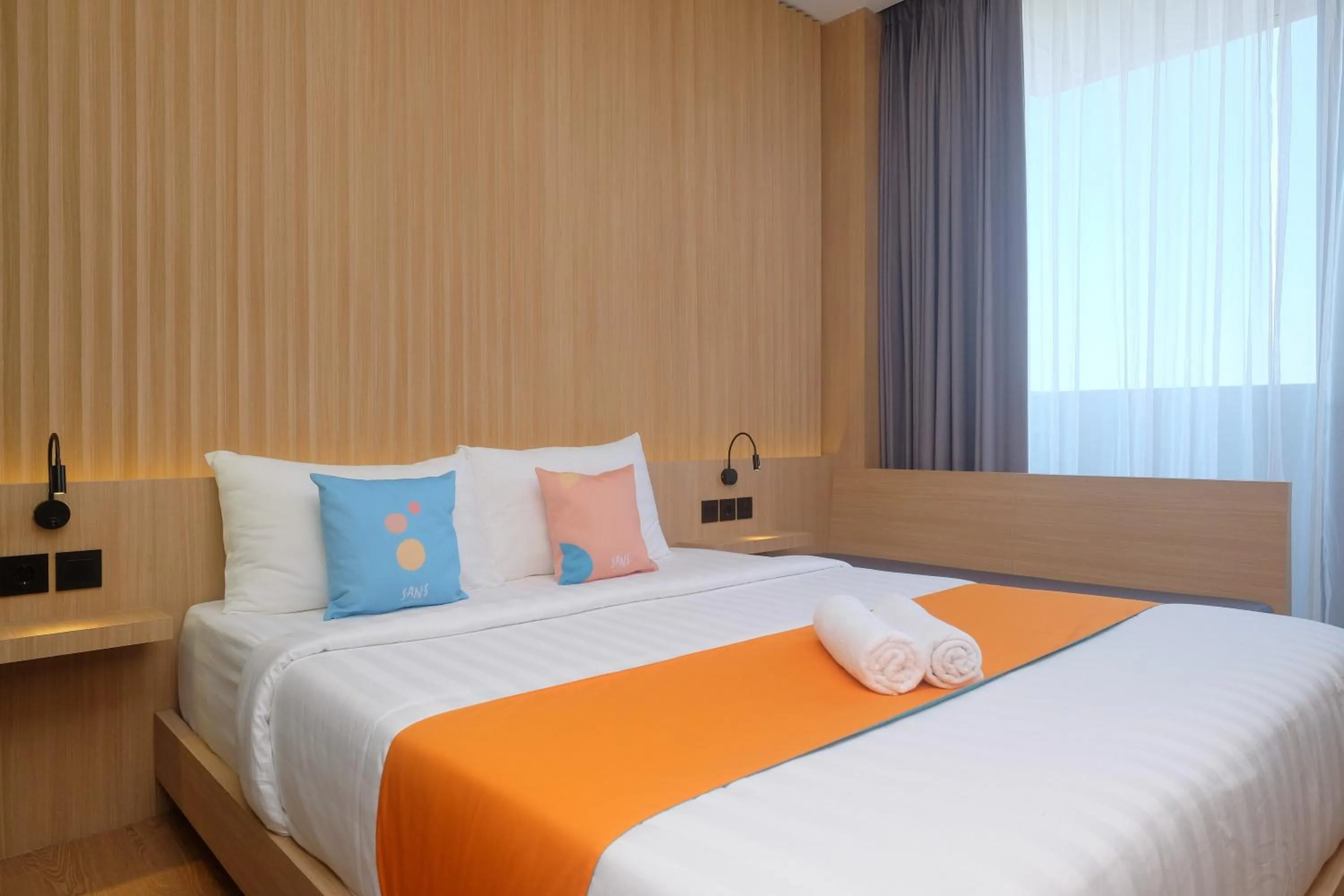 Bed in Sans Hotel RG Living Jogja by RedDoorz
