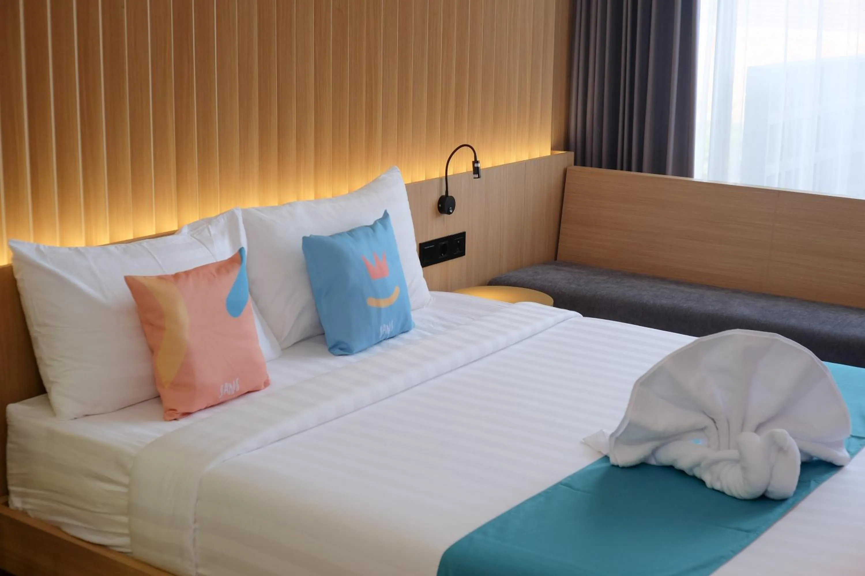 Bed in Sans Hotel RG Living Jogja by RedDoorz